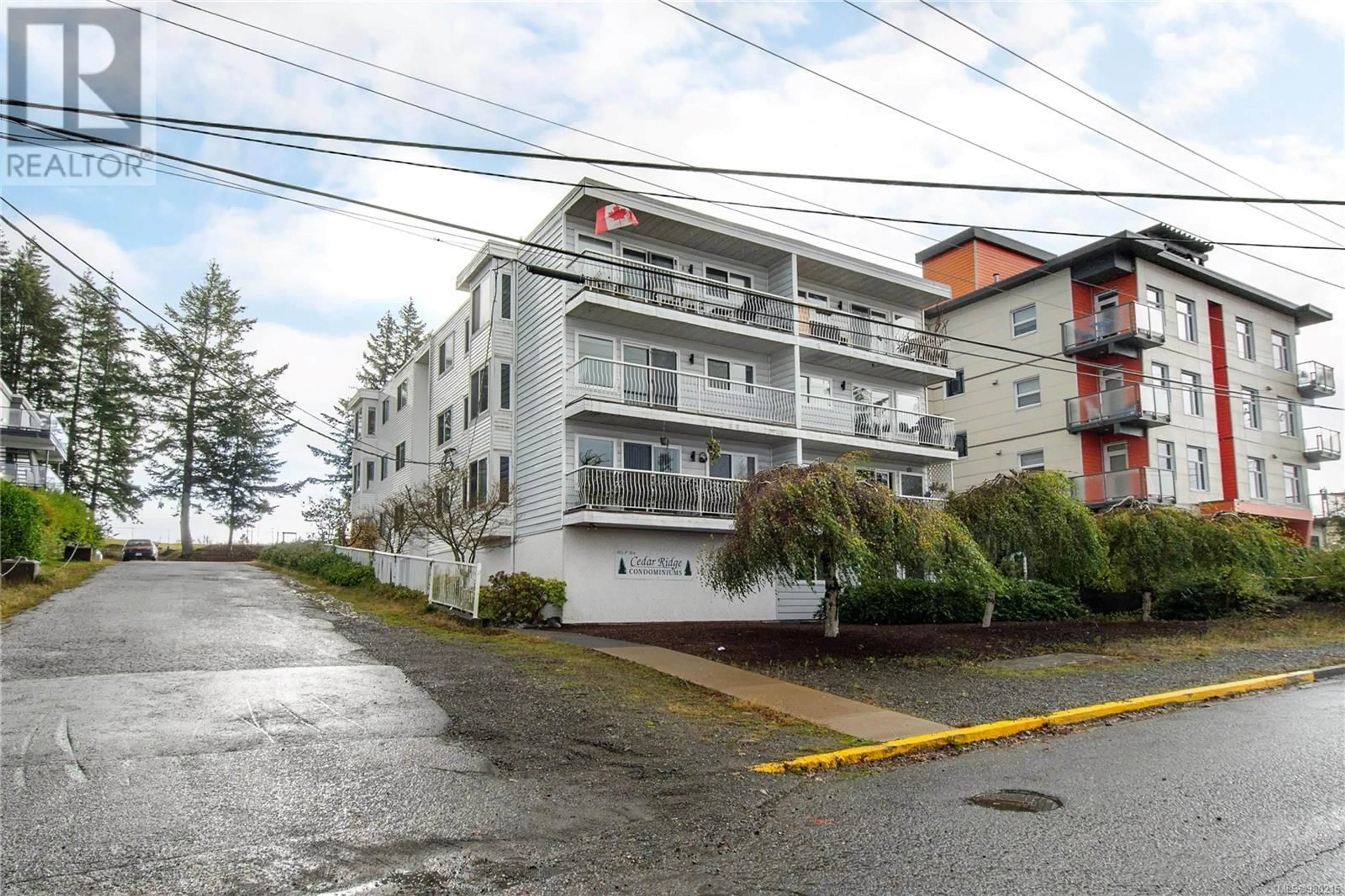 A pic from exterior of the house or condo, the street view for 303 501 9th Ave, Campbell River British Columbia V9W4B5