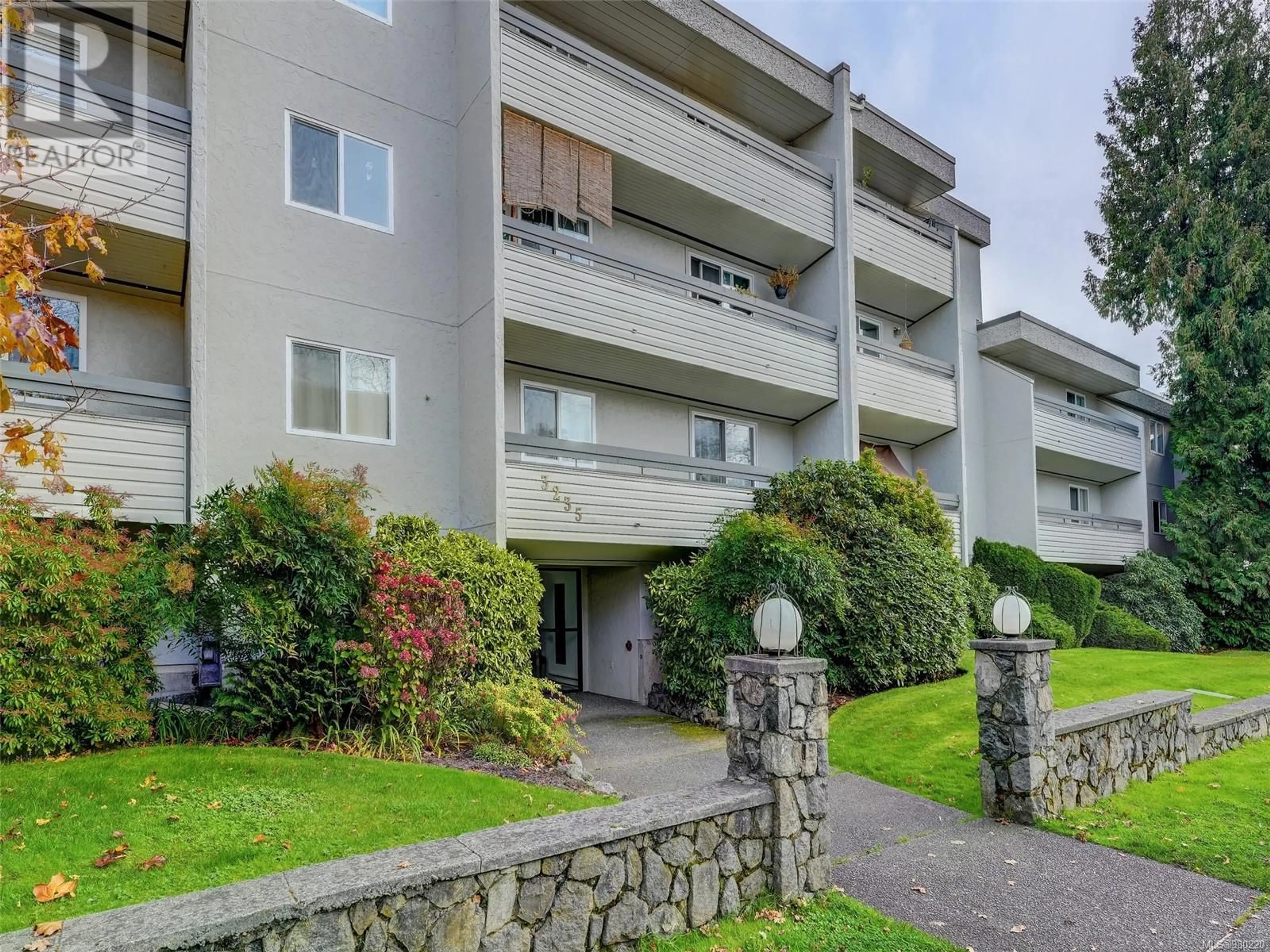 A pic from exterior of the house or condo, the front or back of building for 403 3235 Quadra St, Saanich British Columbia V8X1G4