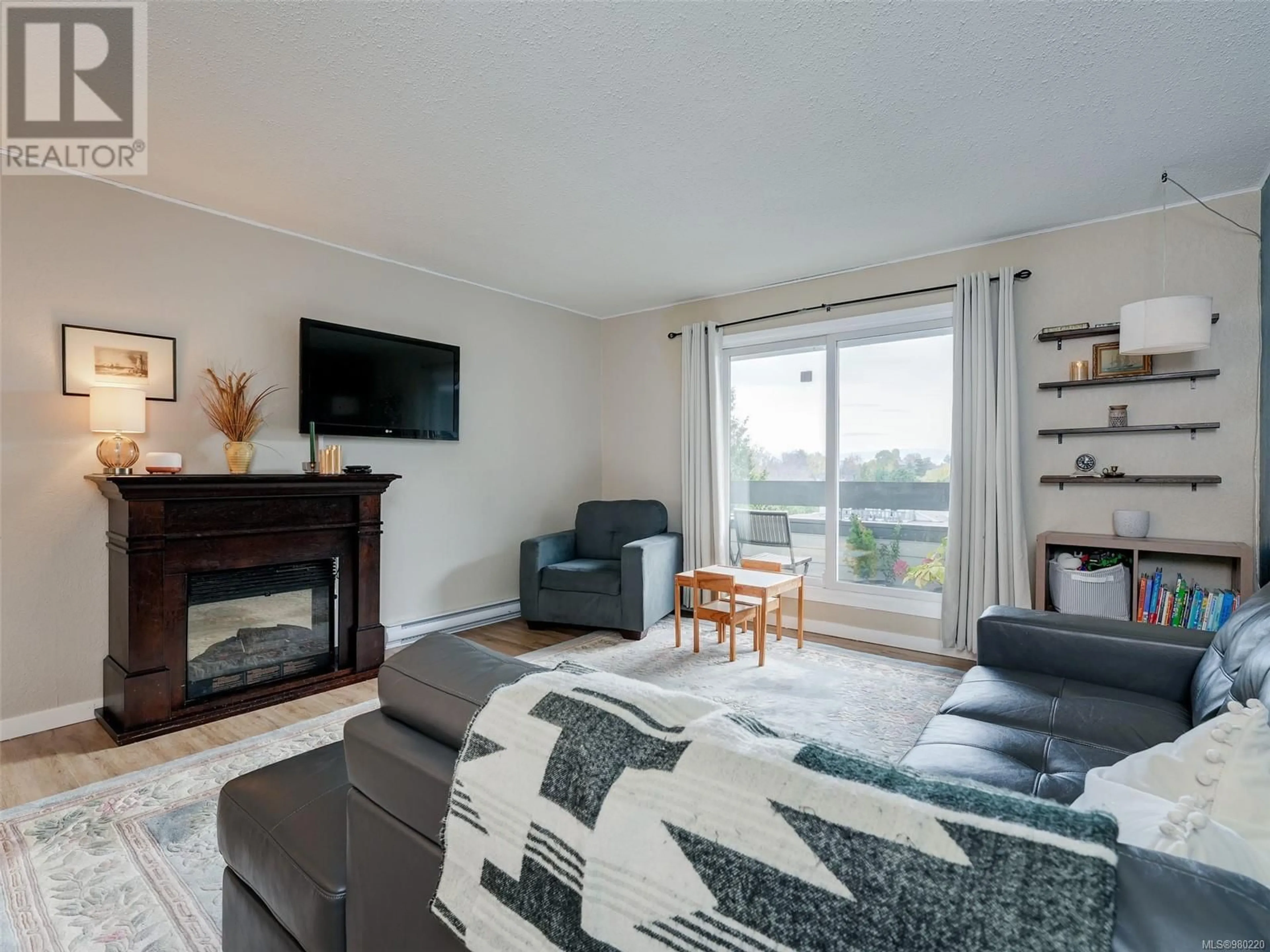 Living room, wood floors for 403 3235 Quadra St, Saanich British Columbia V8X1G4