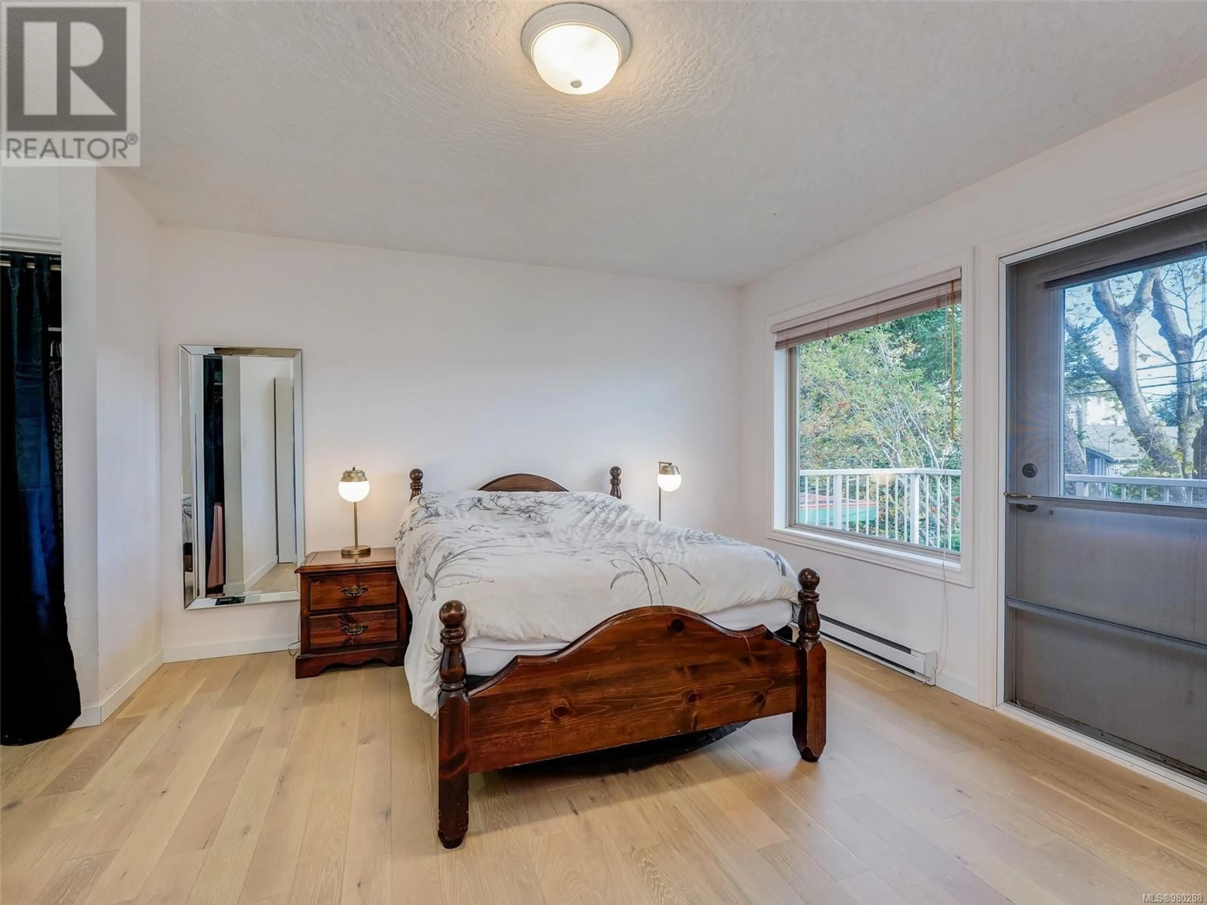 A pic of a room, wood floors for 1 2720 Shelbourne St, Victoria British Columbia V8R4M2