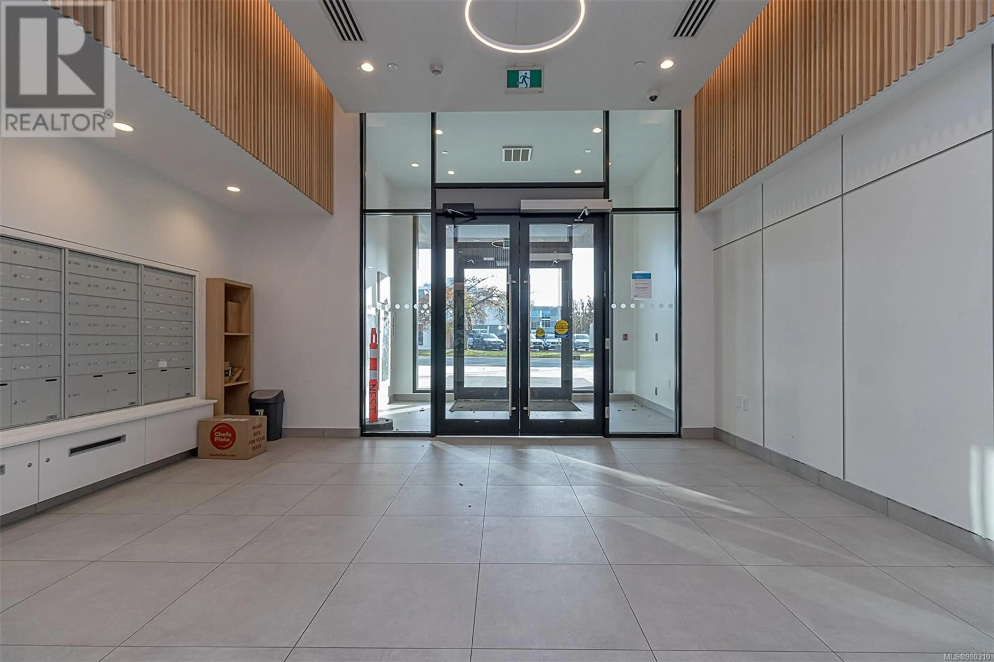 Indoor foyer, wood floors for 1010 1100 Yates St, Victoria British Columbia V8V0H5