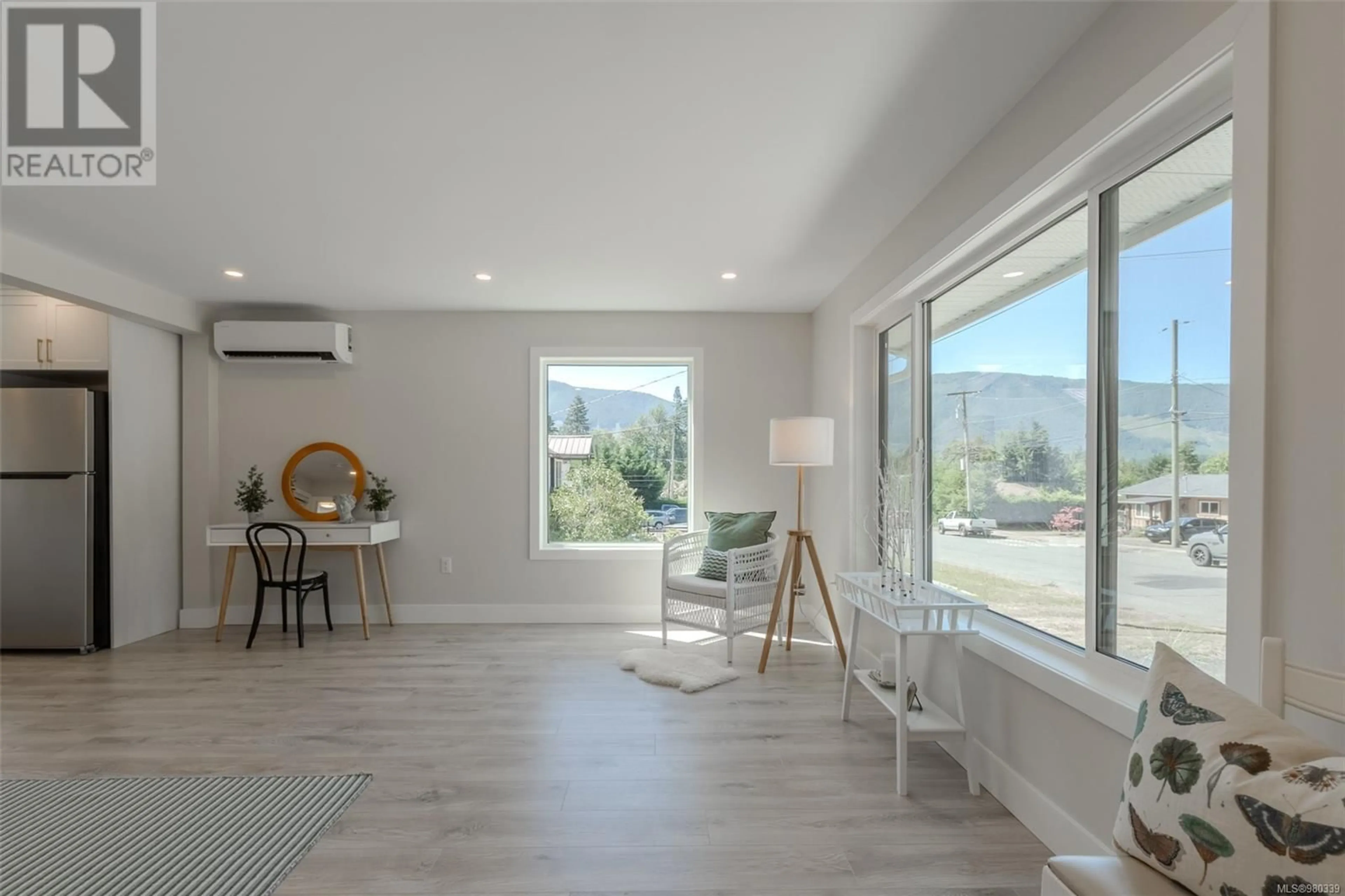 Indoor entryway, wood floors for 163 Neva Rd, Lake Cowichan British Columbia V0R2G0