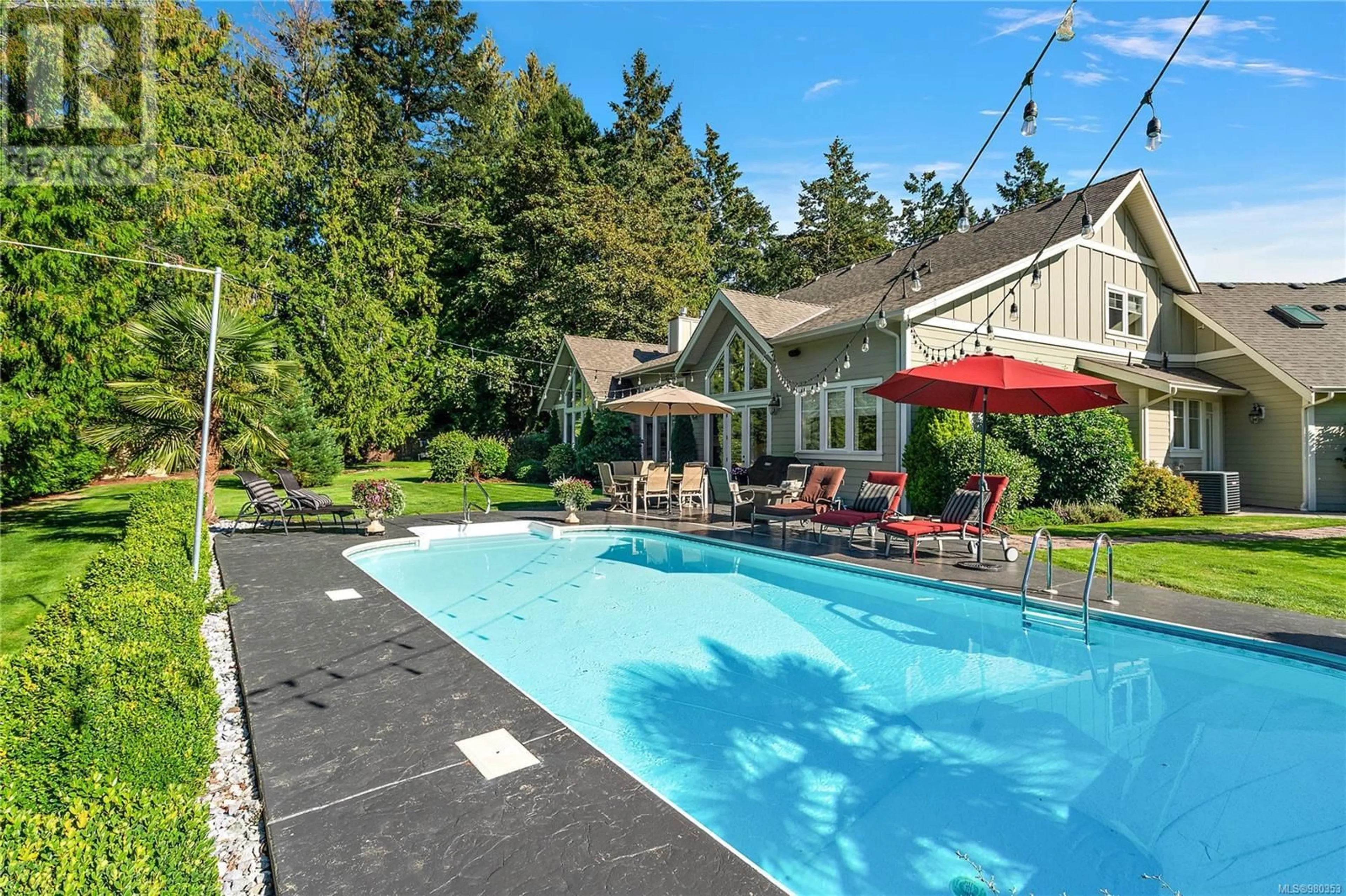 Indoor or outdoor pool for 1958 Llewellyn Pl, North Saanich British Columbia V8L1G5