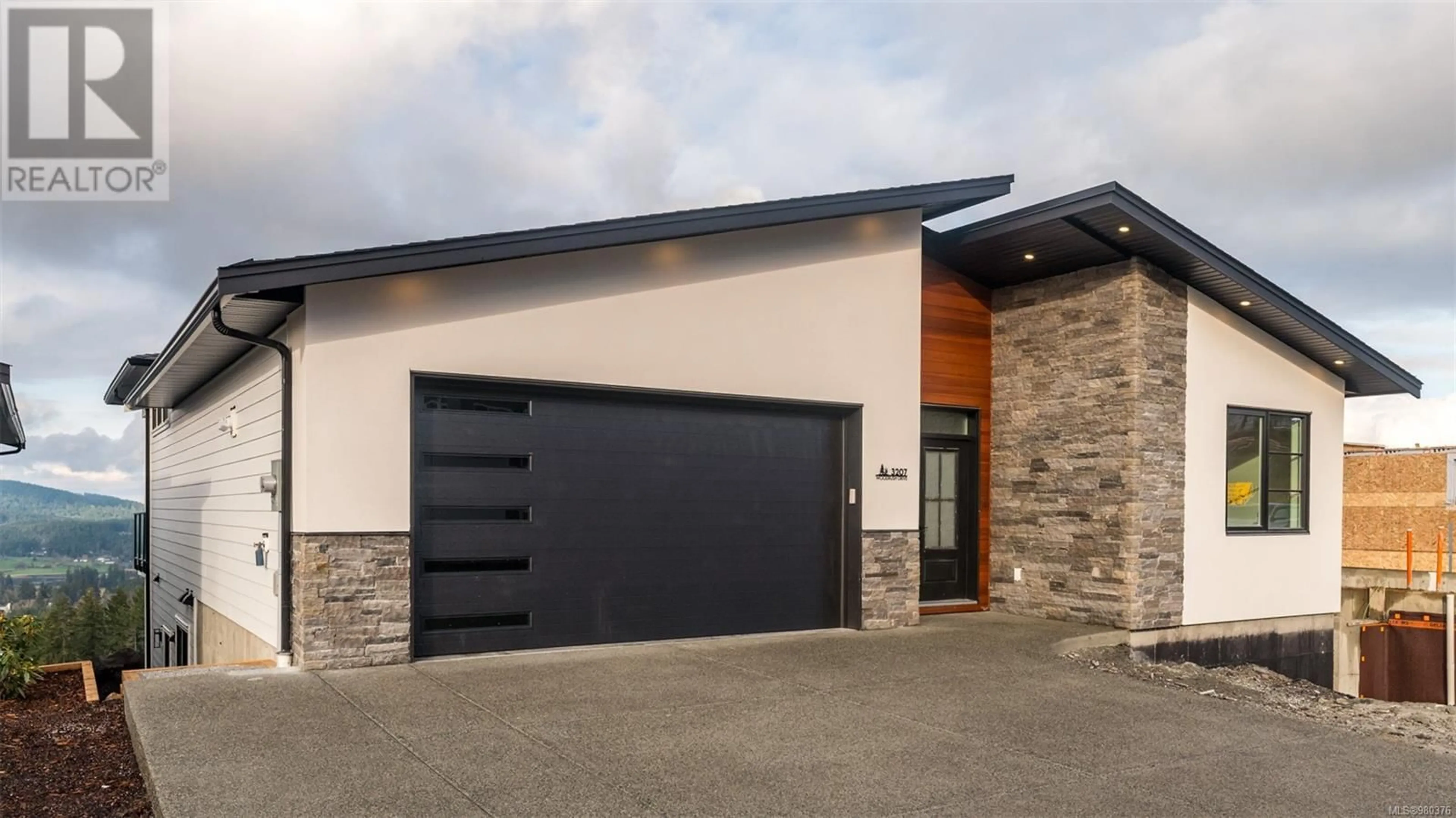 Indoor garage, cement floor for 3207 Woodrush Dr, Duncan British Columbia V9L0J9