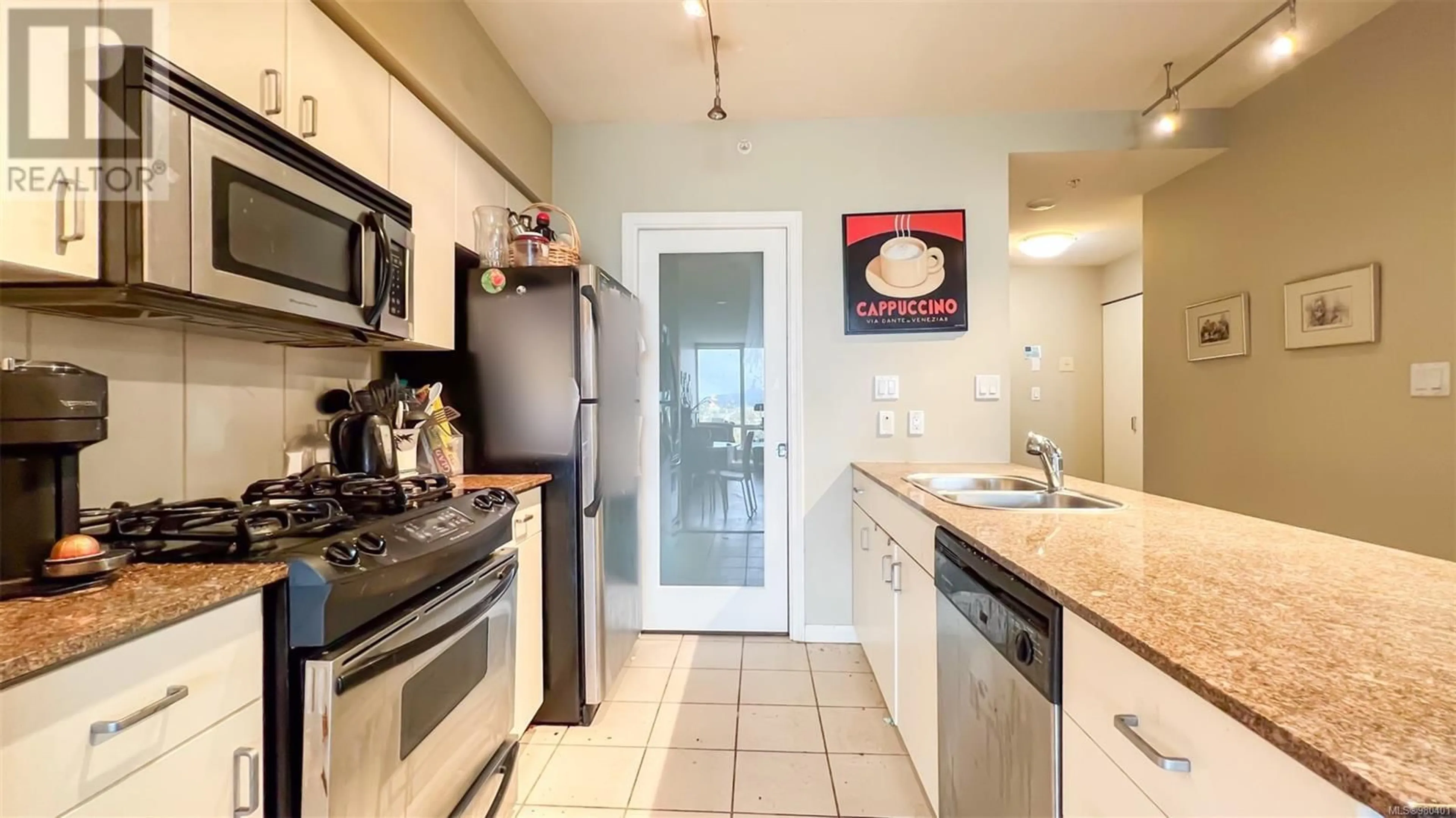 Standard kitchen, wood floors, cottage for 902 160 Wilson St, Victoria British Columbia V9A7P9