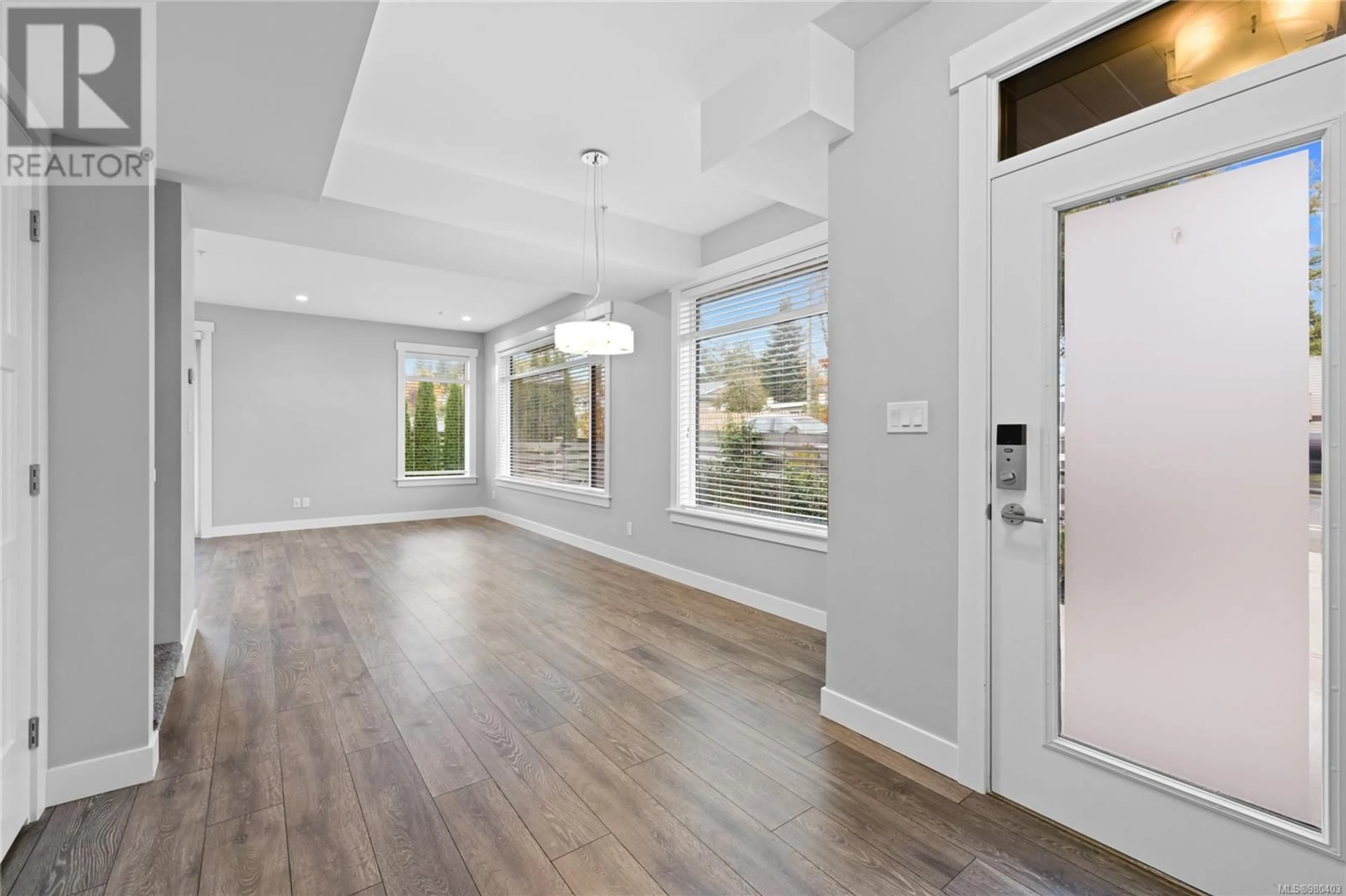 Indoor entryway, wood floors for D3 327 Hilchey Rd, Campbell River British Columbia V9W1P6