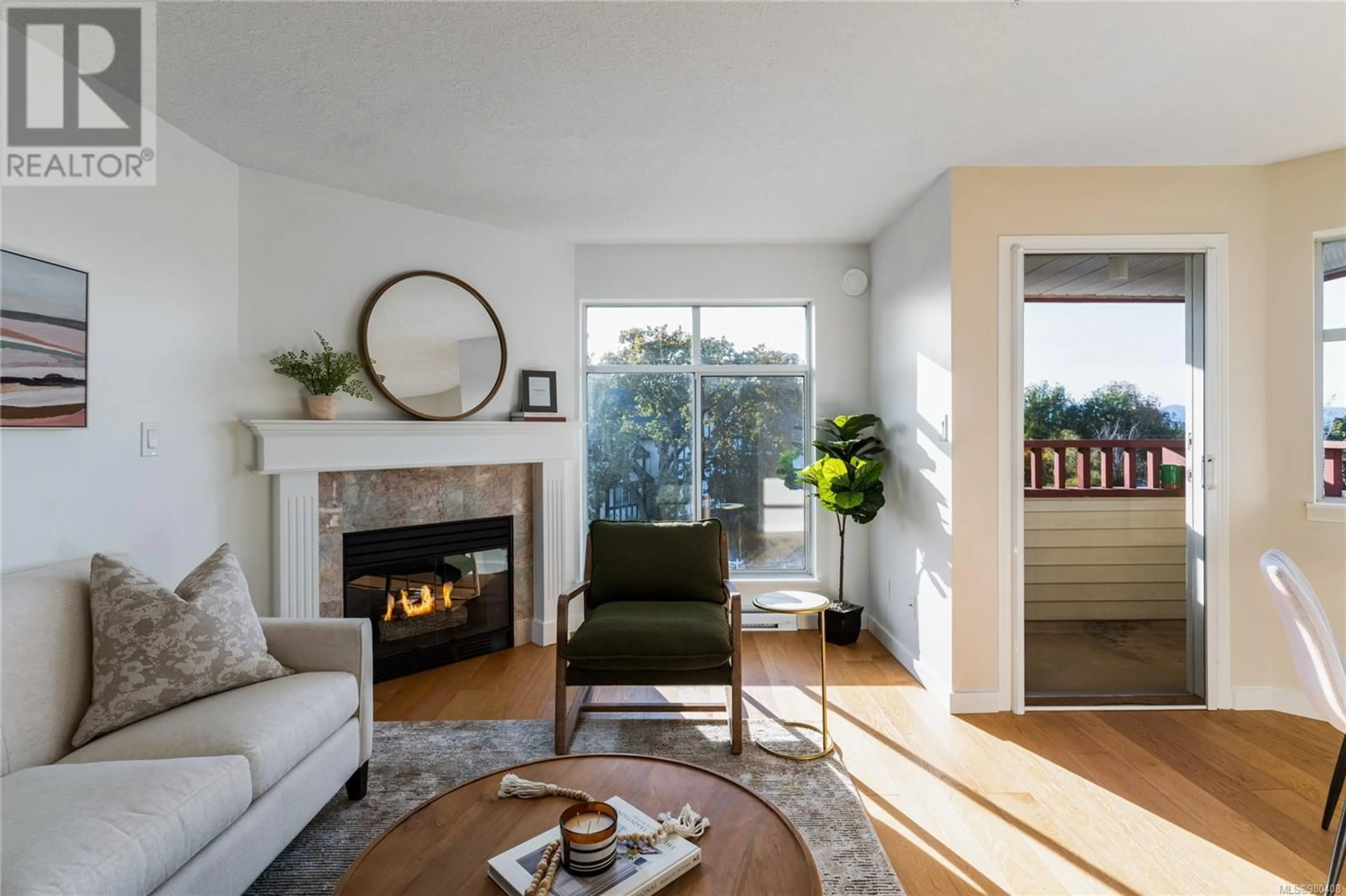 Living room, wood floors for 401 2511 Quadra St, Victoria British Columbia V8T4E1