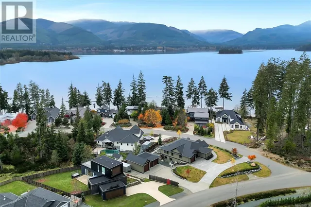7375 Lakefront Dr, Lake Cowichan 4