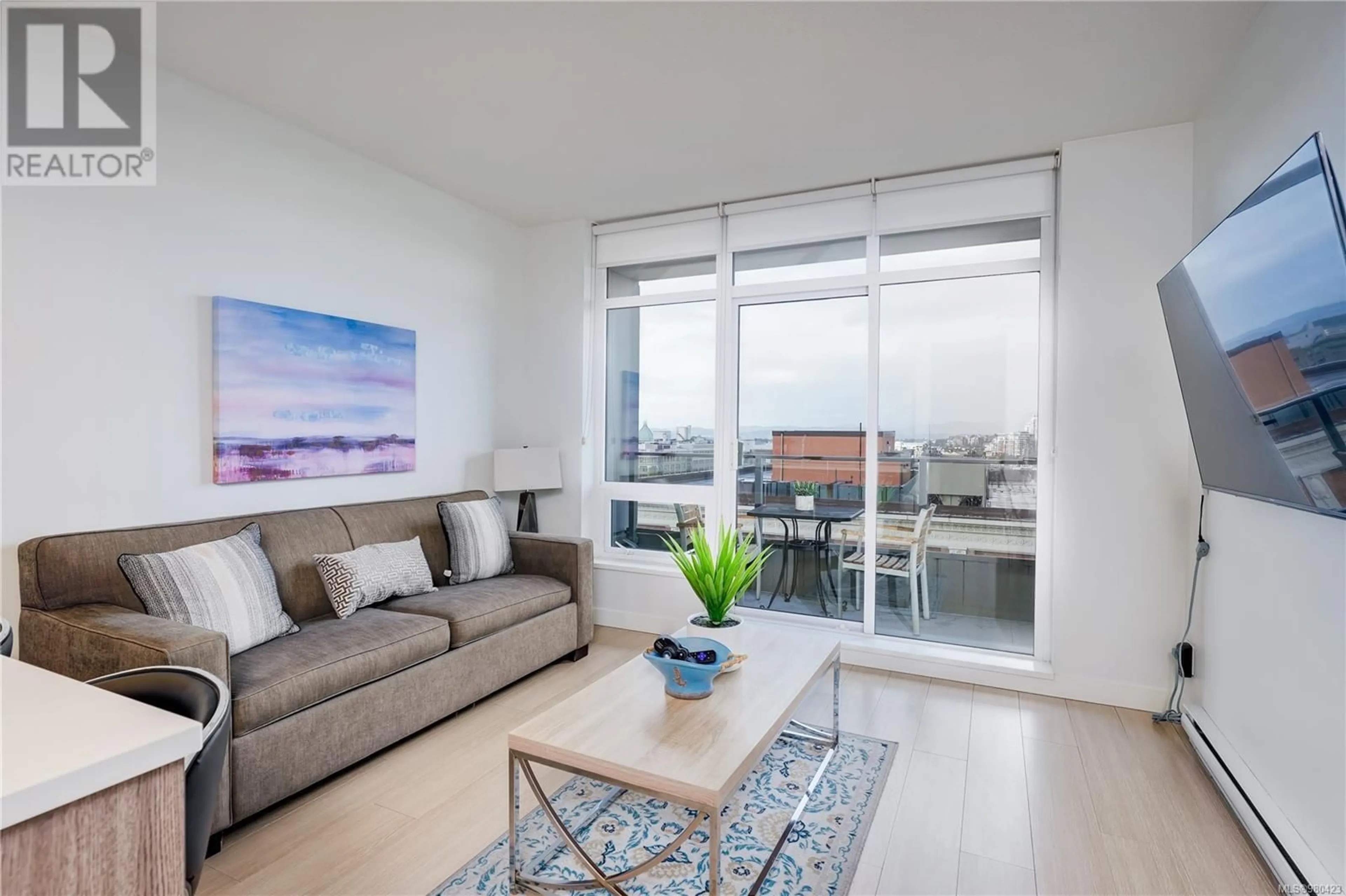 Living room, wood floors for 910 728 Yates St, Victoria British Columbia V8W0C8