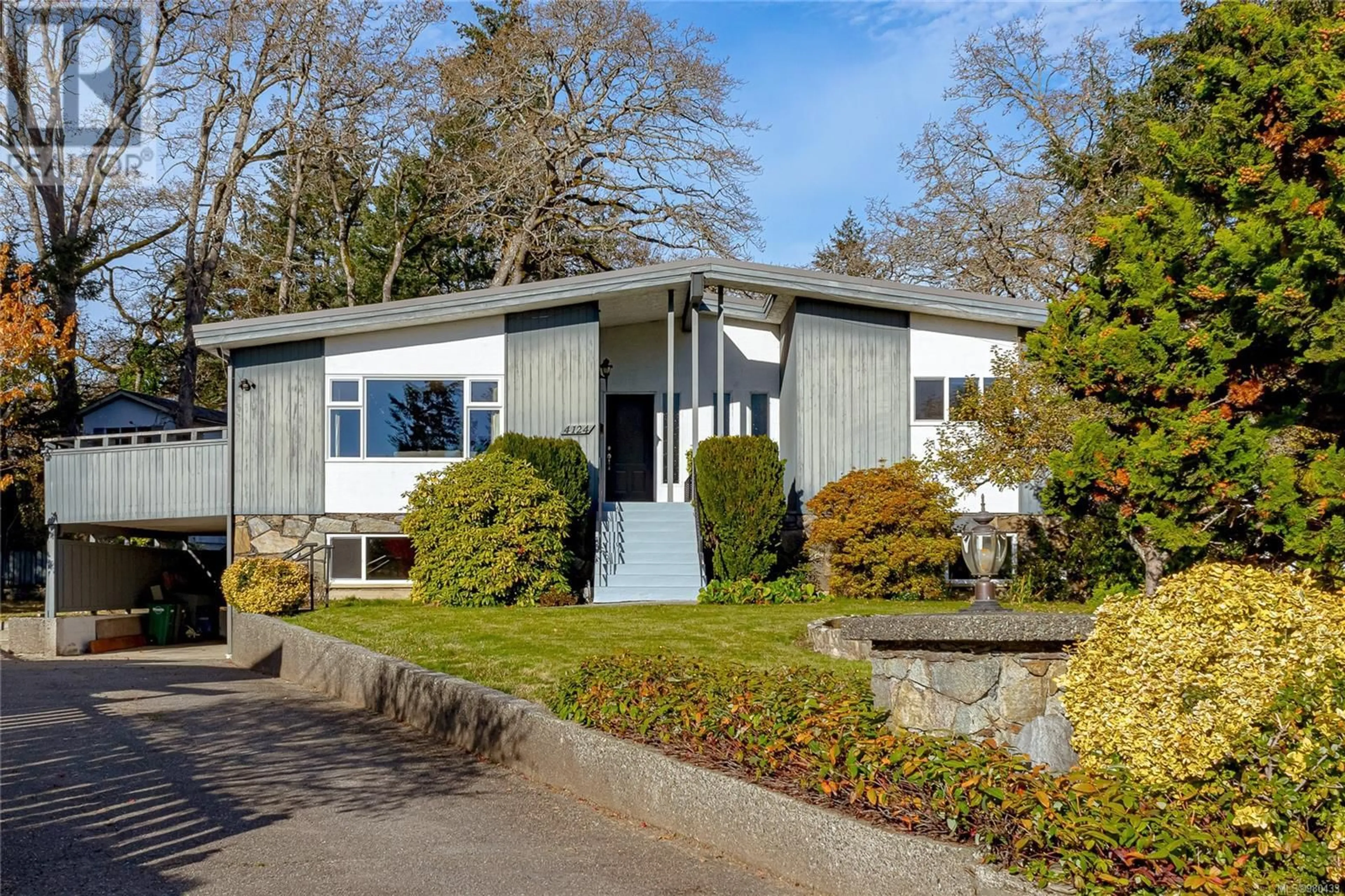 Home with vinyl exterior material for 4124 Ambassy Pl, Saanich British Columbia V8X2M4