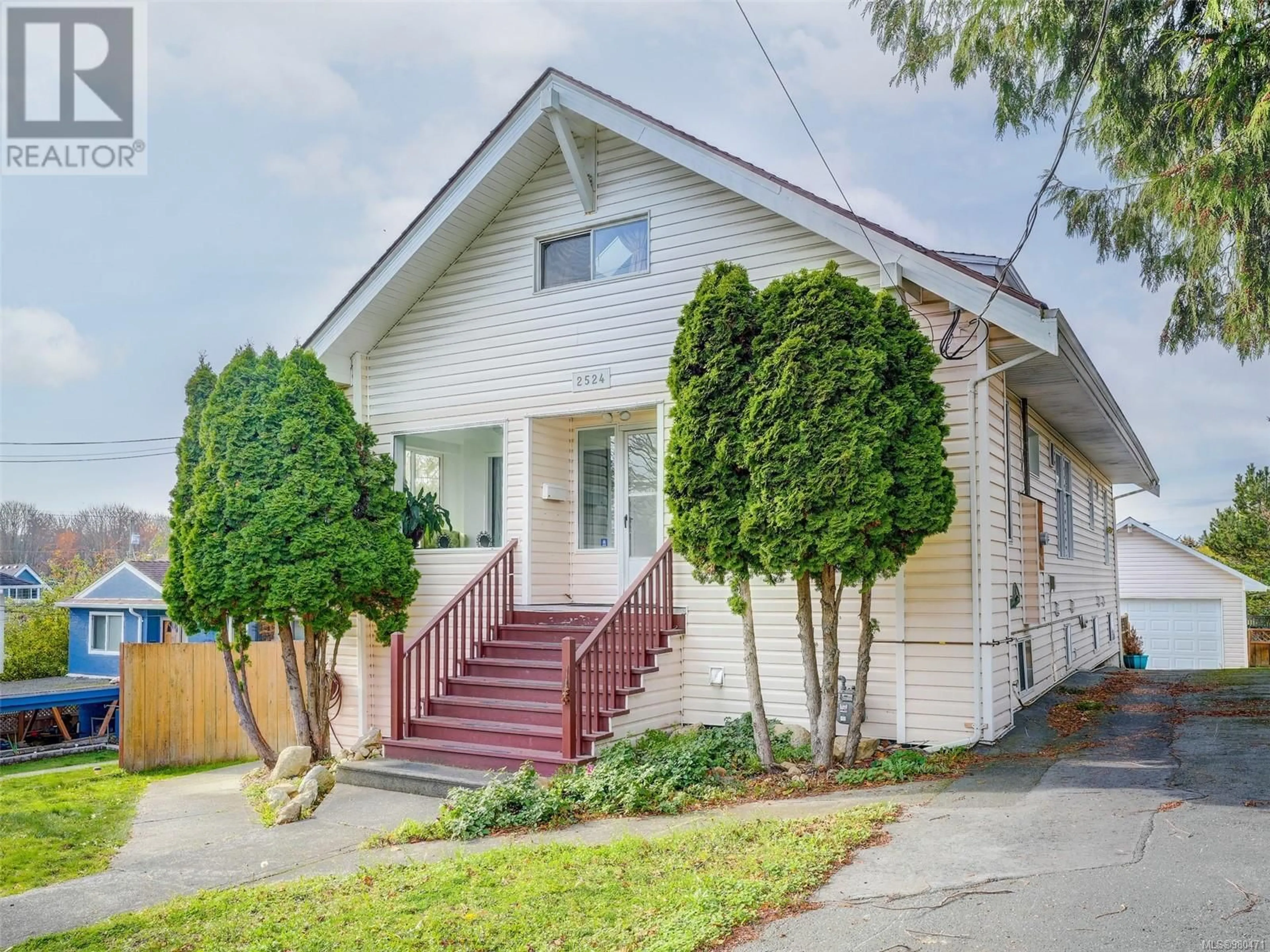 Frontside or backside of a home, cottage for 2524 Asquith St, Victoria British Columbia V8R3Y1