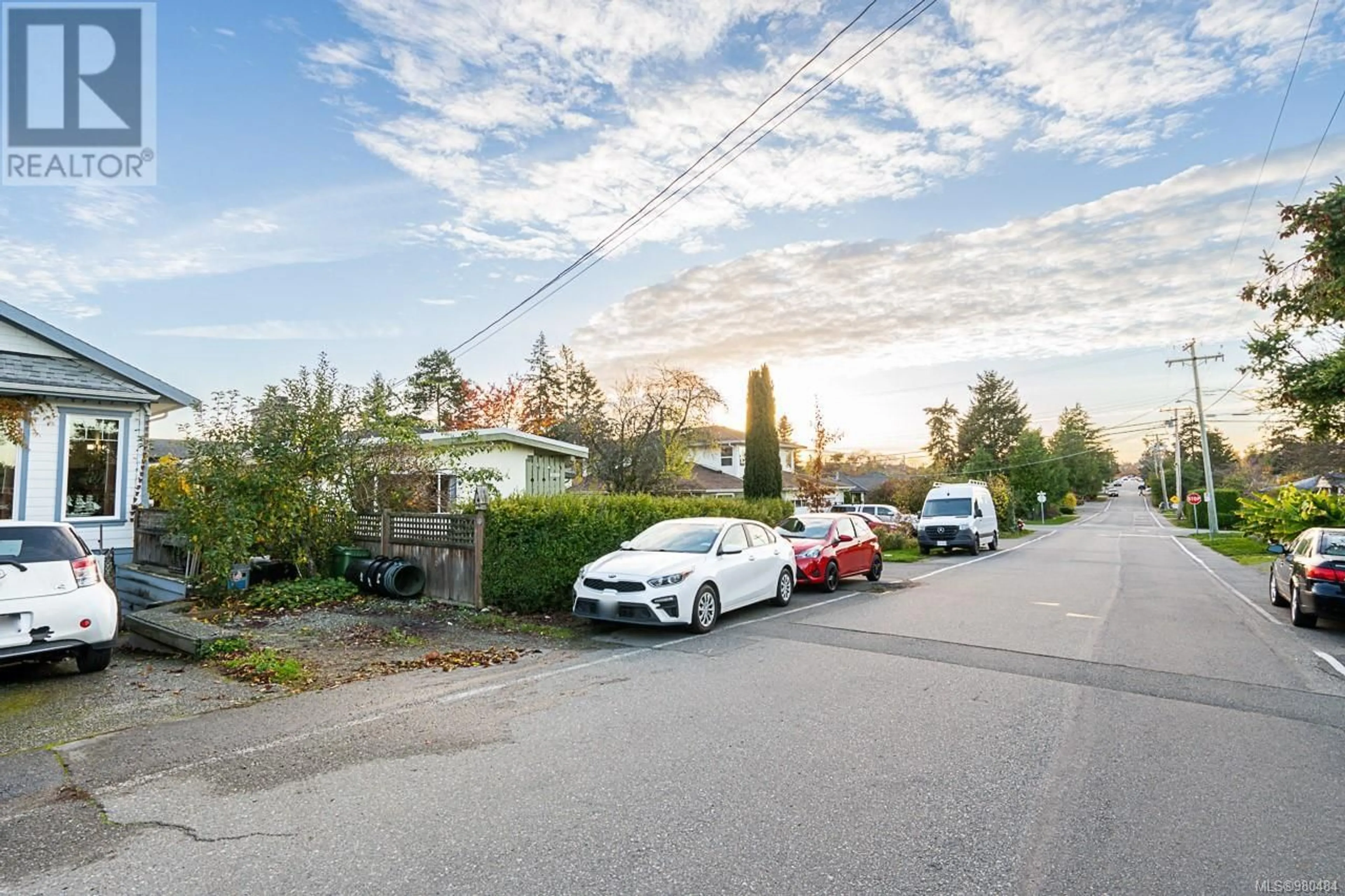 A pic from outside/outdoor area/front of a property/back of a property/a pic from drone, street for 2411 AMELIA AVENUE, Sidney British Columbia V8L2J4