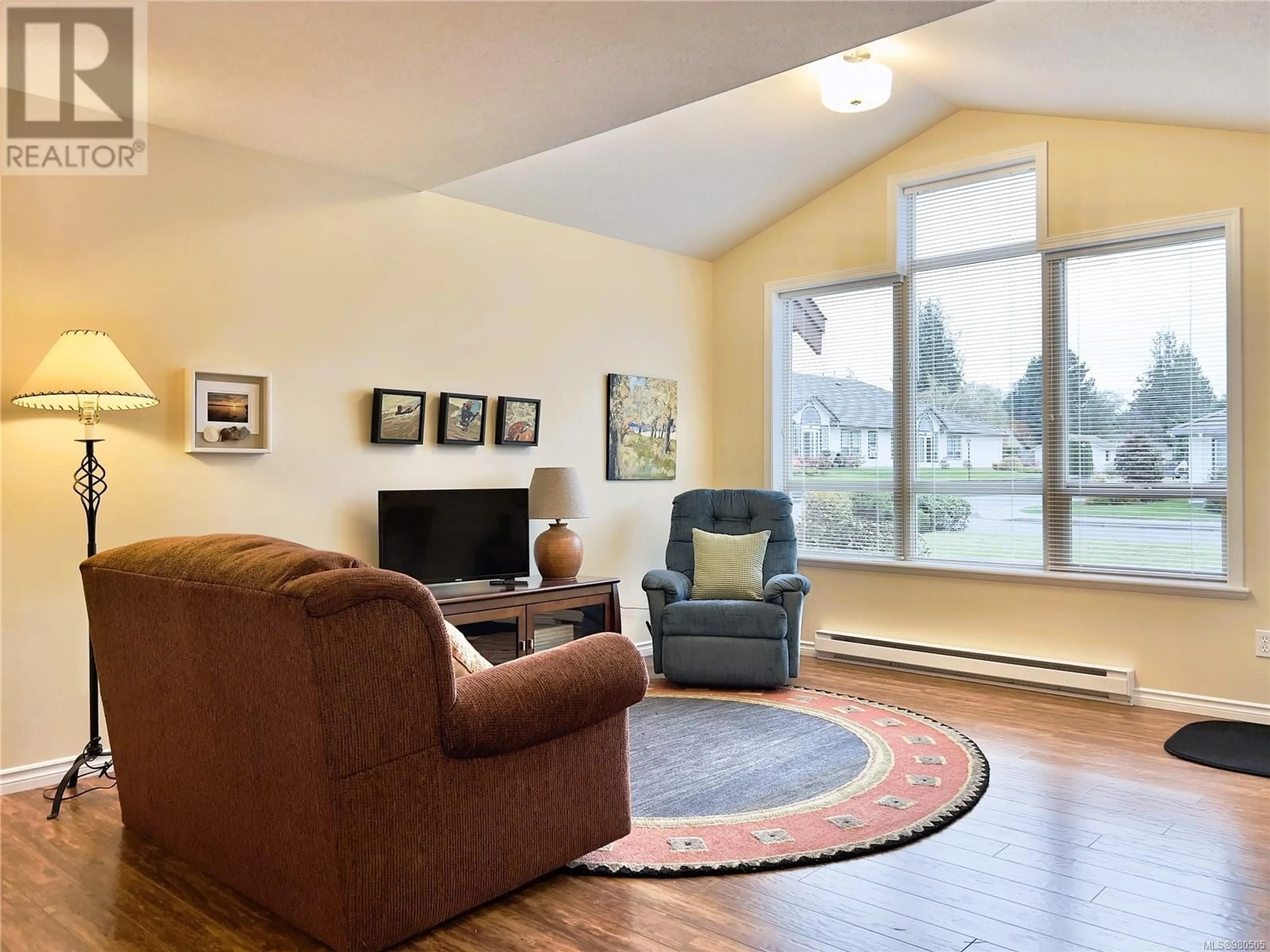 Living room, wood floors for 702 261 Mills St, Parksville British Columbia V9P2N5