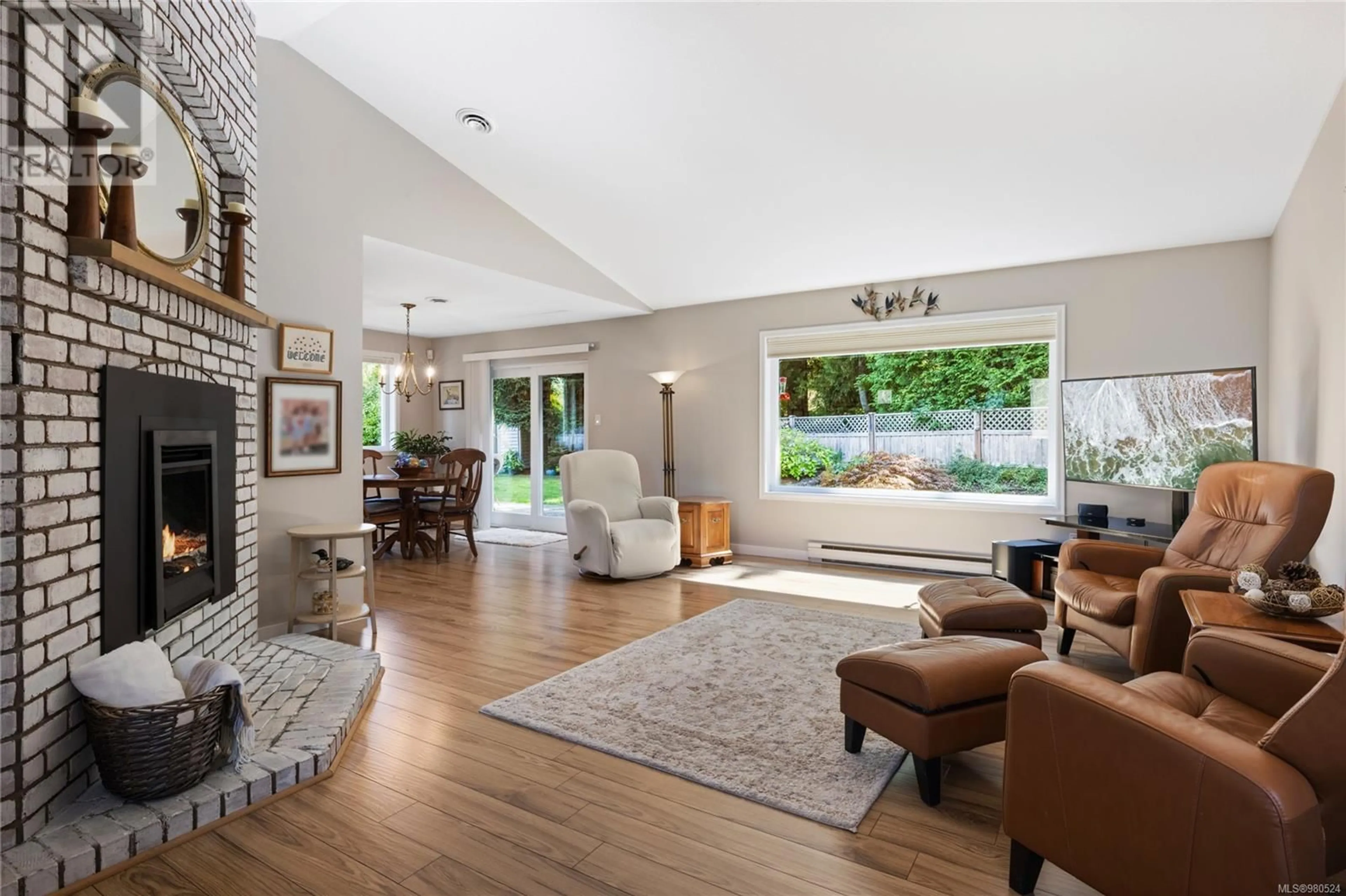 Living room, wood floors for 830 Redonda Pl, Qualicum Beach British Columbia V9K1R4