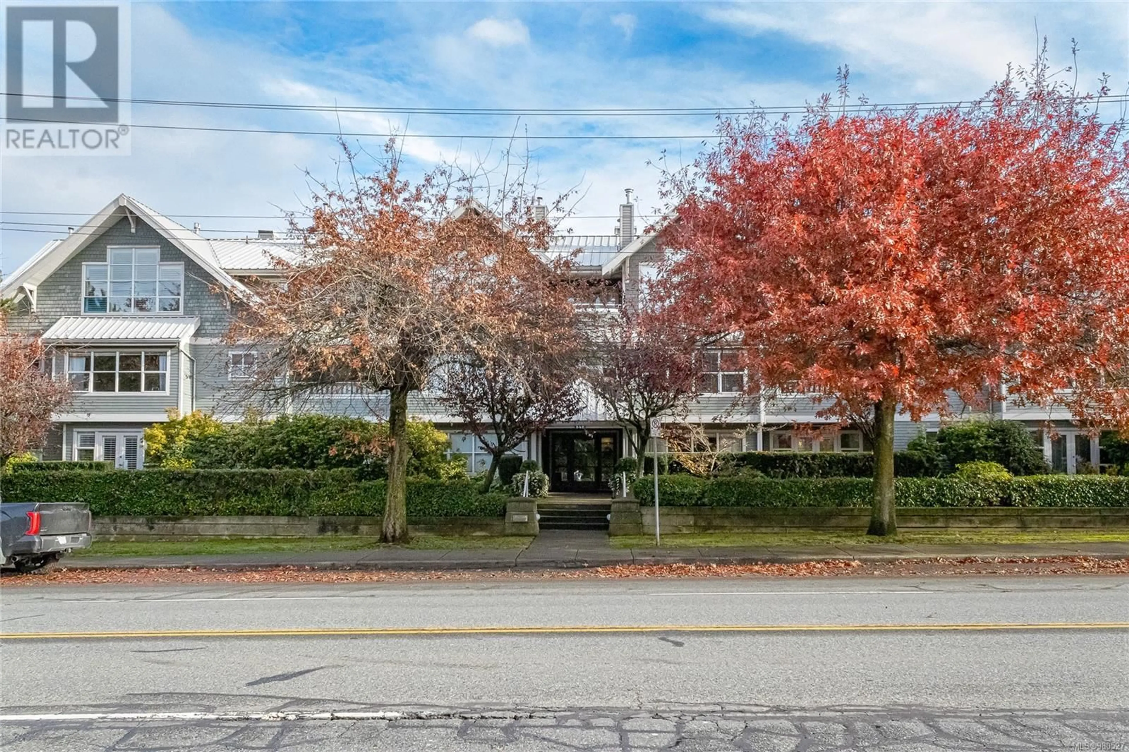 A pic from exterior of the house or condo, the street view for 606 540 Stewart Ave, Nanaimo British Columbia V9S1K4