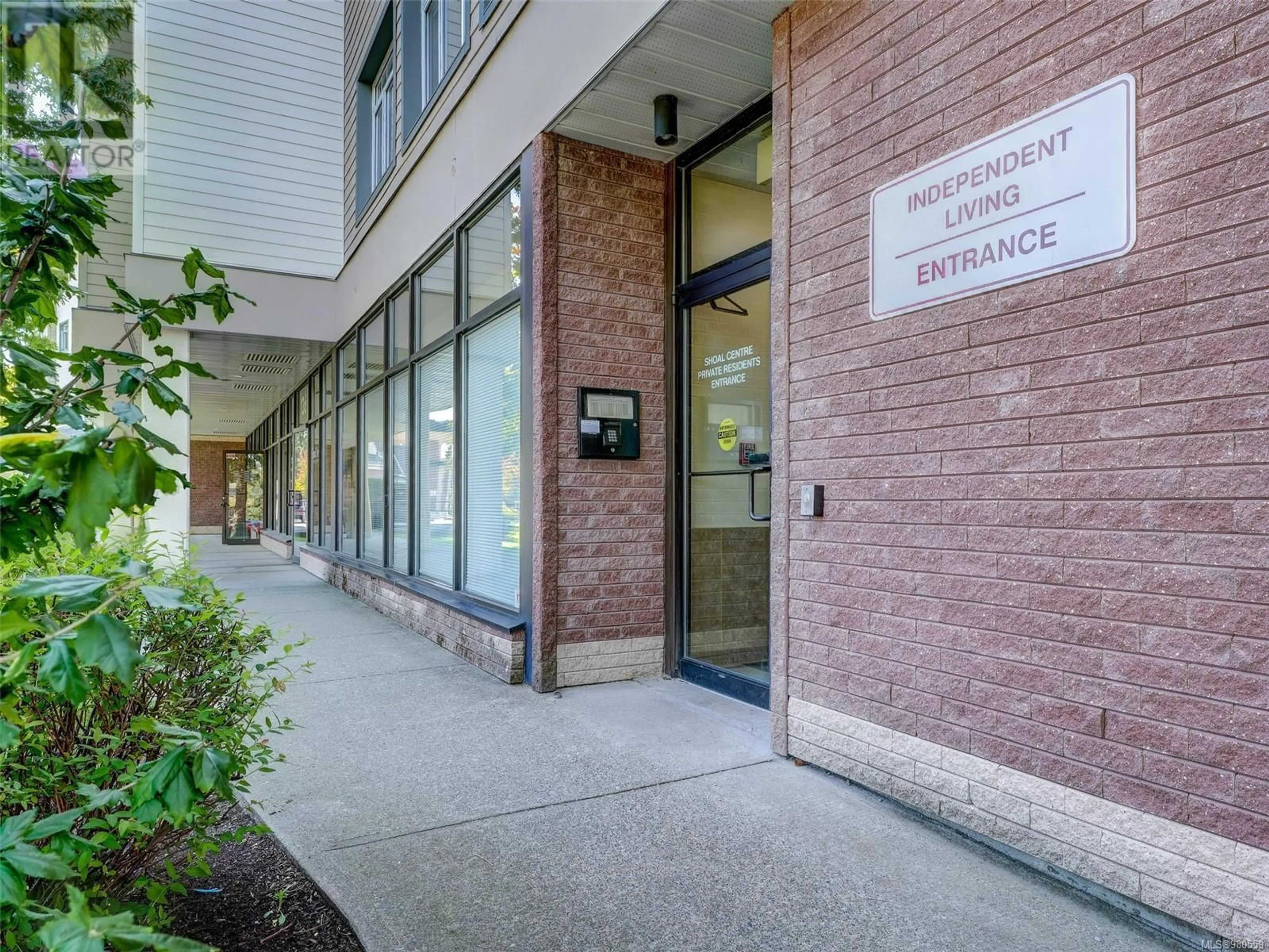 Indoor foyer for 410 10030 Resthaven Dr, Sidney British Columbia V8L3G4