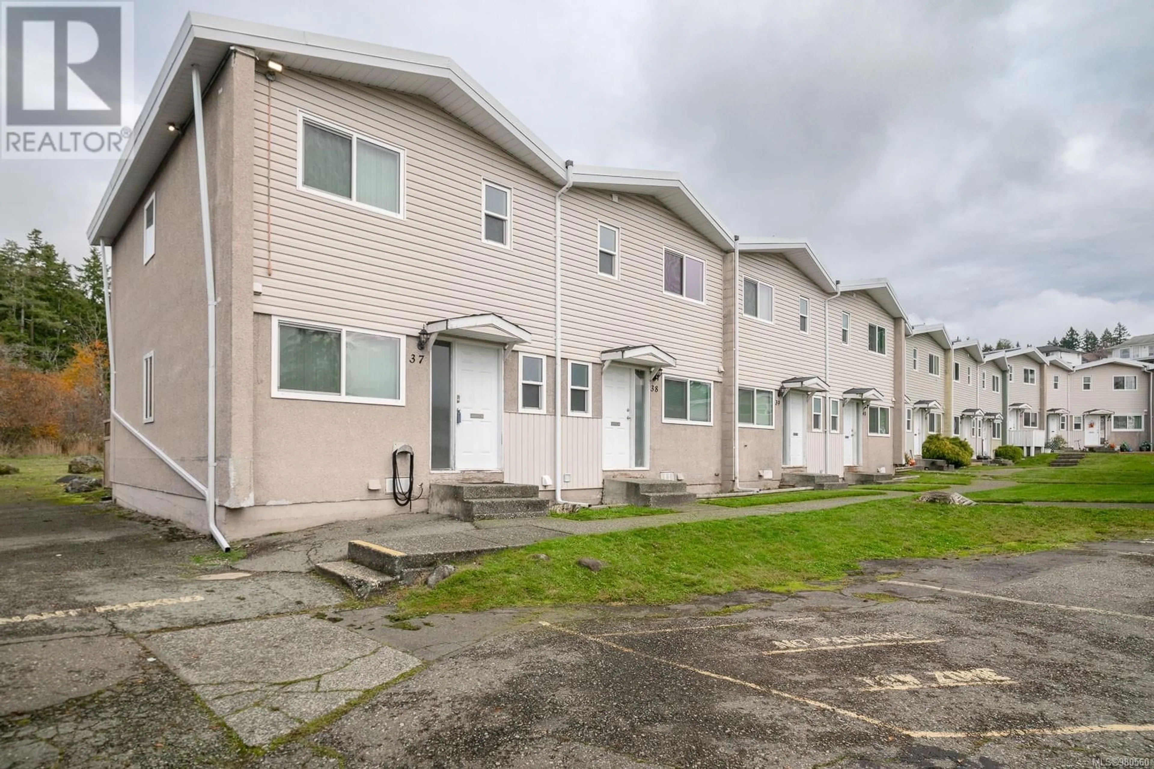 A pic from exterior of the house or condo, the front or back of building for 37 4110 KENDALL St, Port Alberni British Columbia V9Y5J1