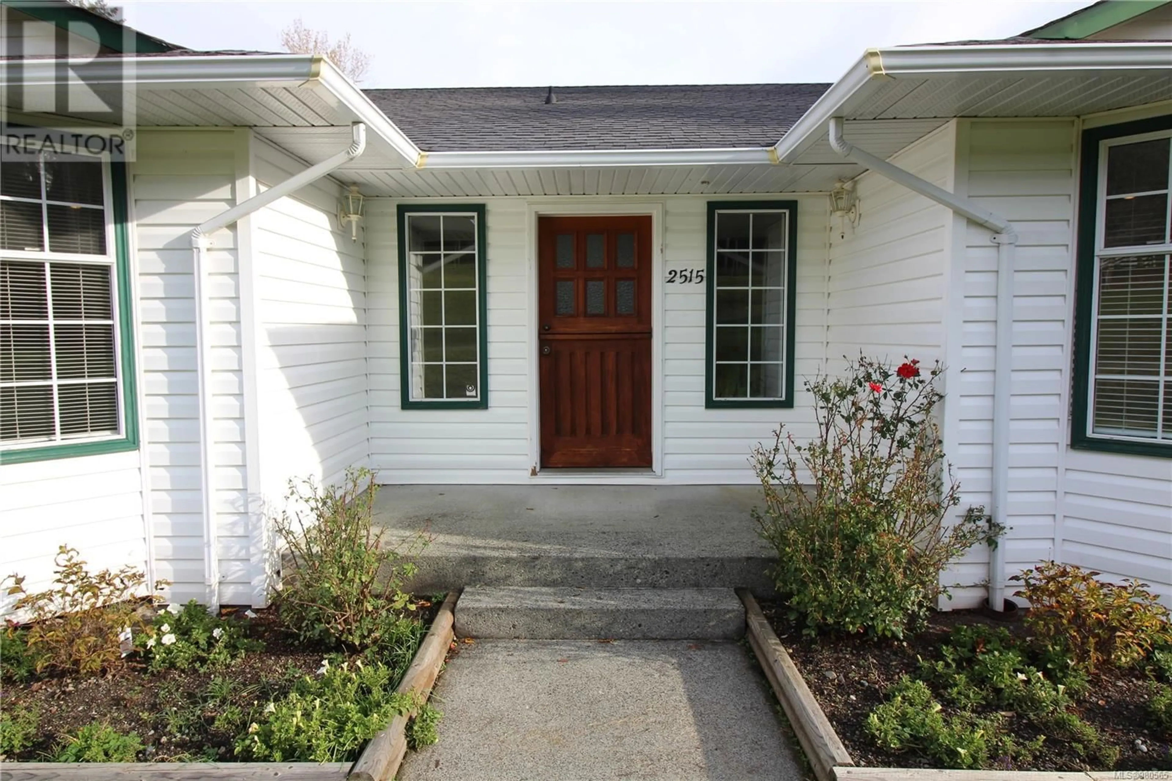 Indoor entryway, wood floors for 2515 Ashcroft Rd, Chemainus British Columbia V0R1K5