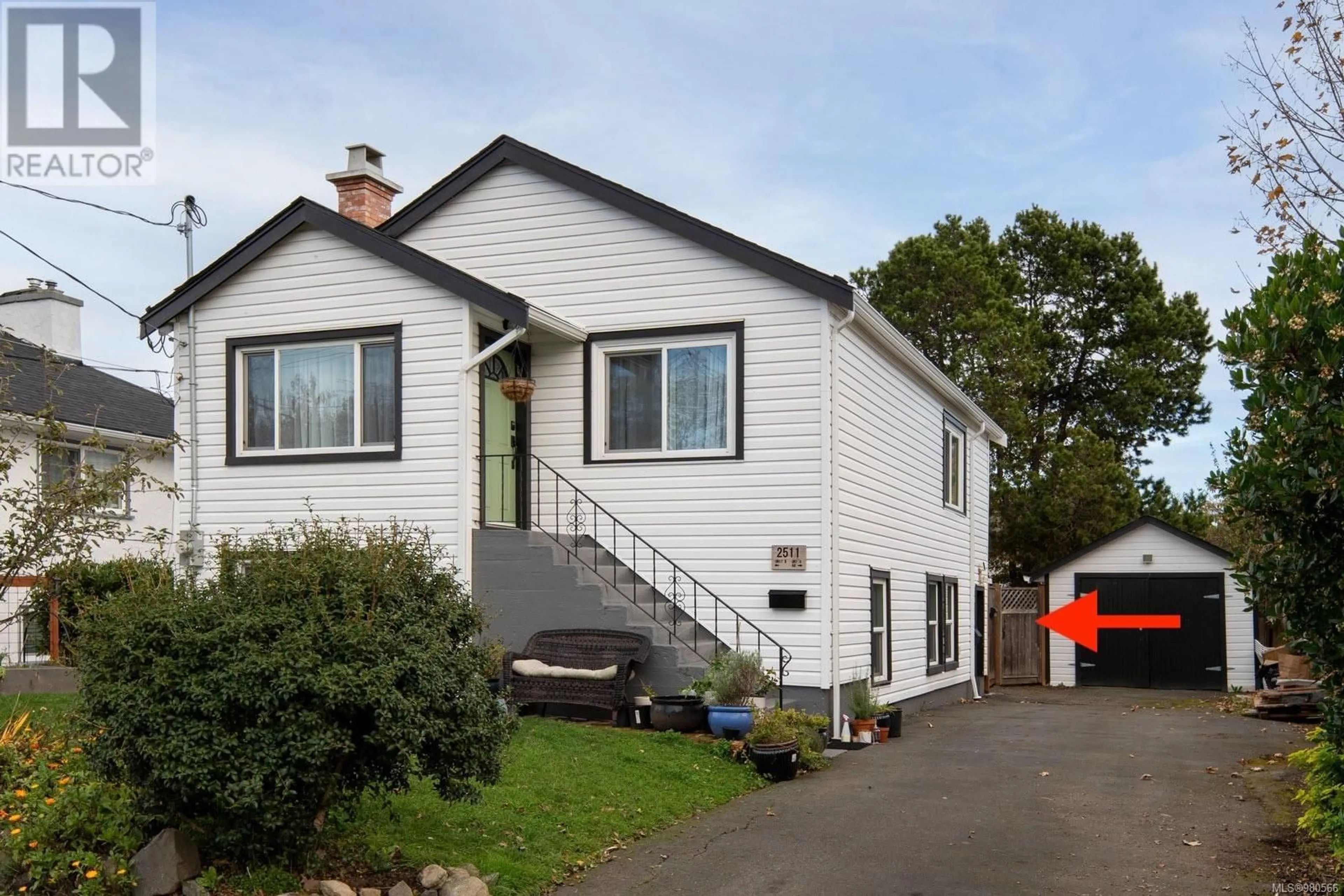 Frontside or backside of a home, cottage for A 2511 Vancouver St, Victoria British Columbia V8T4A6