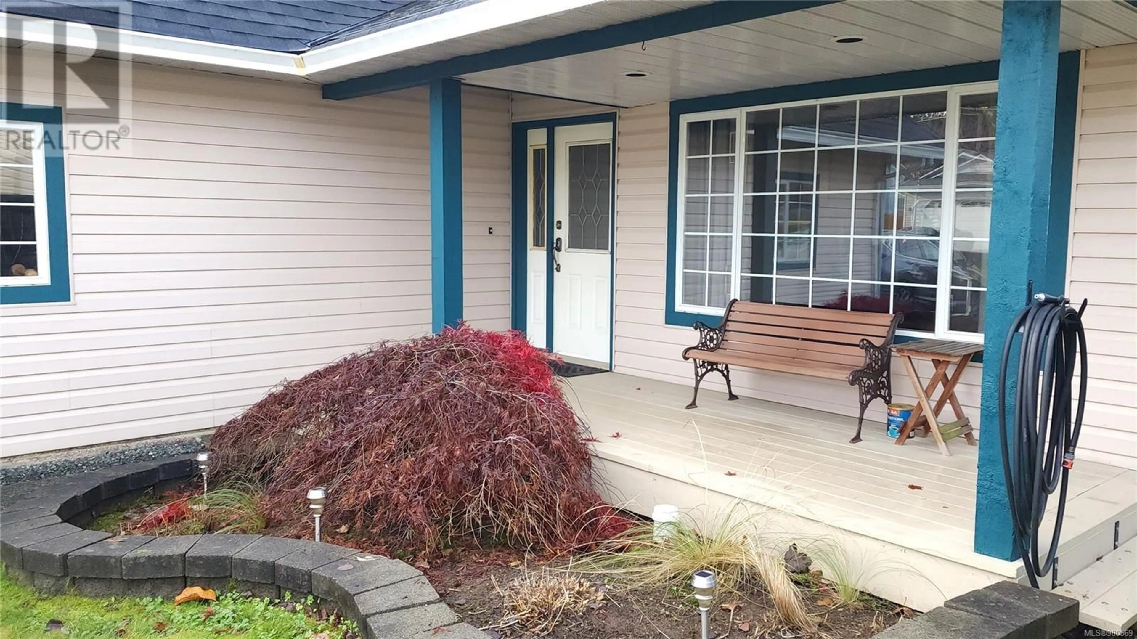 Patio, cottage for 1227 Gazelle Rd, Campbell River British Columbia V9W7J8