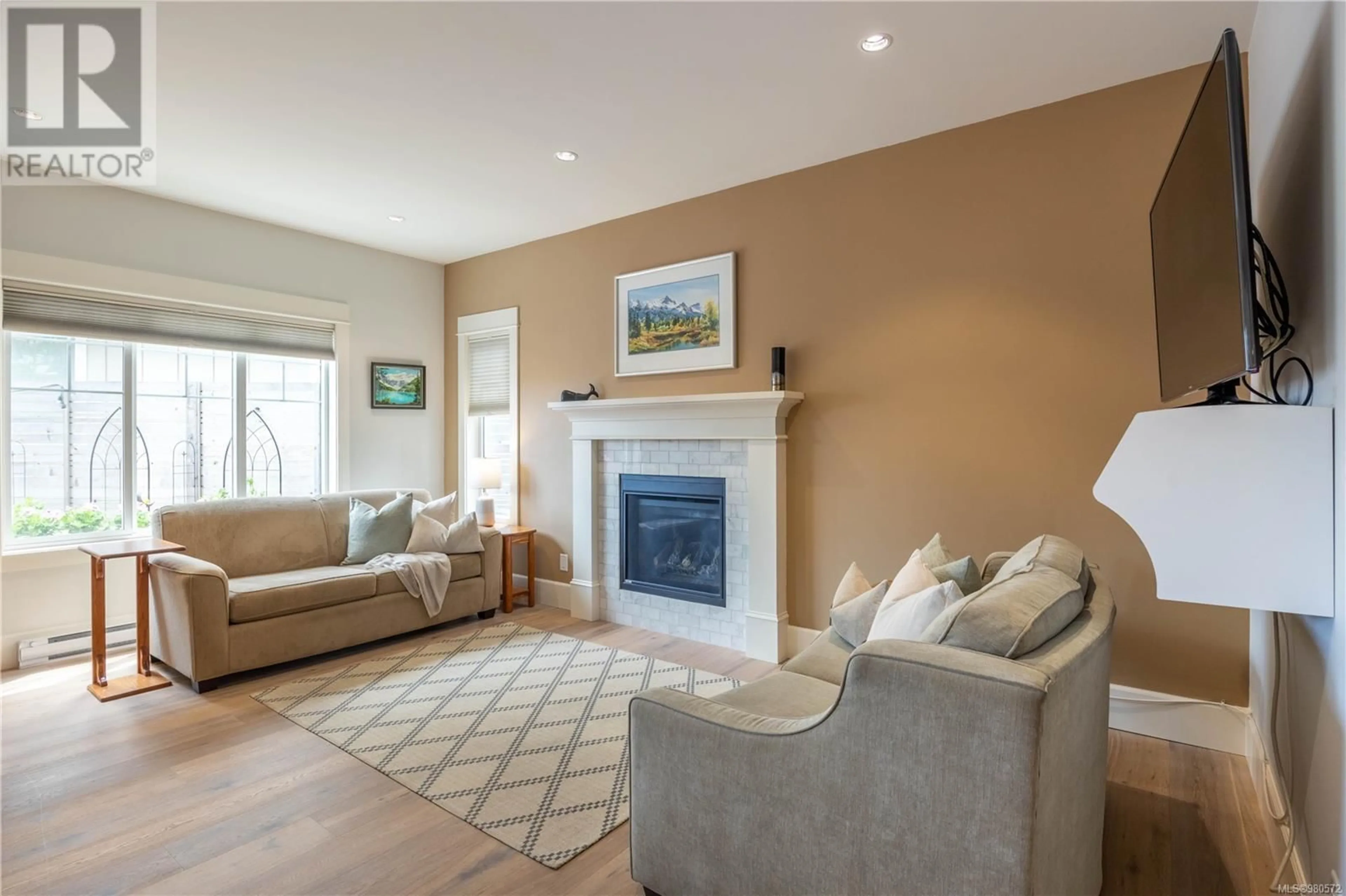 Living room, wood floors for 2254 Markinch Pl, Sidney British Columbia V8L3N4