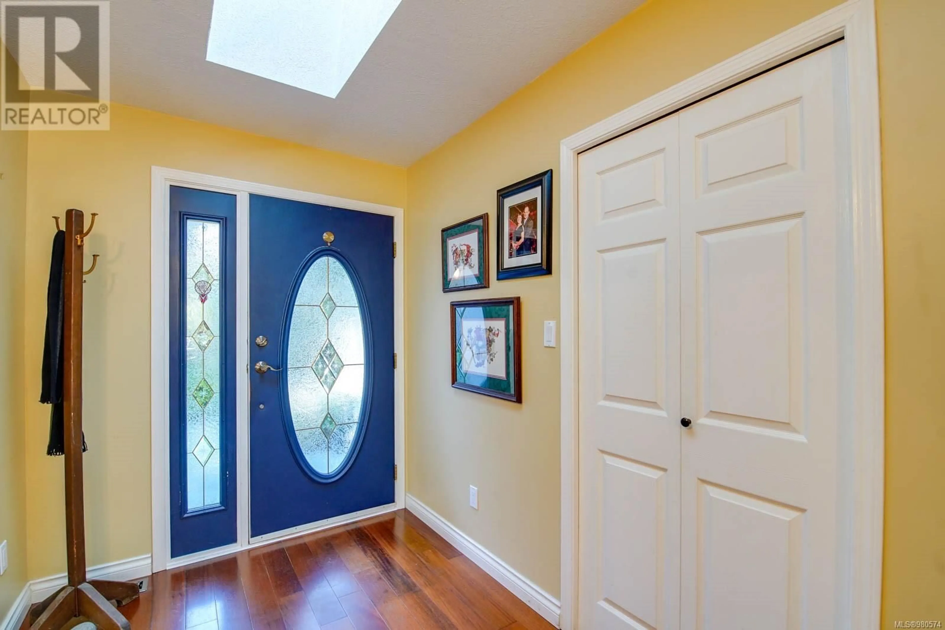 Indoor entryway, wood floors for 5205 Darnley Rd, Port Alberni British Columbia V9Y8H9