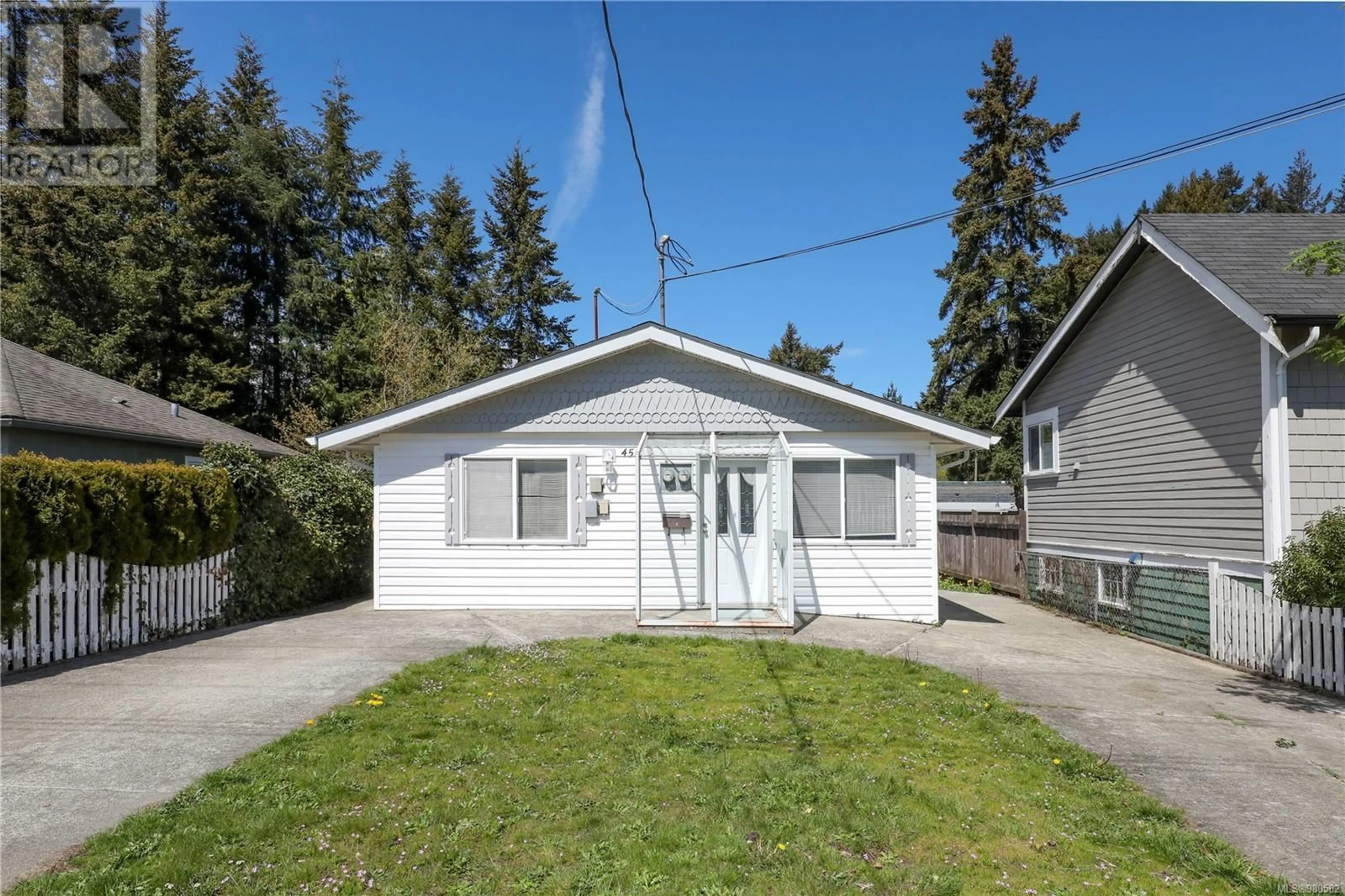 Frontside or backside of a home, cottage for 455 3rd St, Courtenay British Columbia V9N1E6