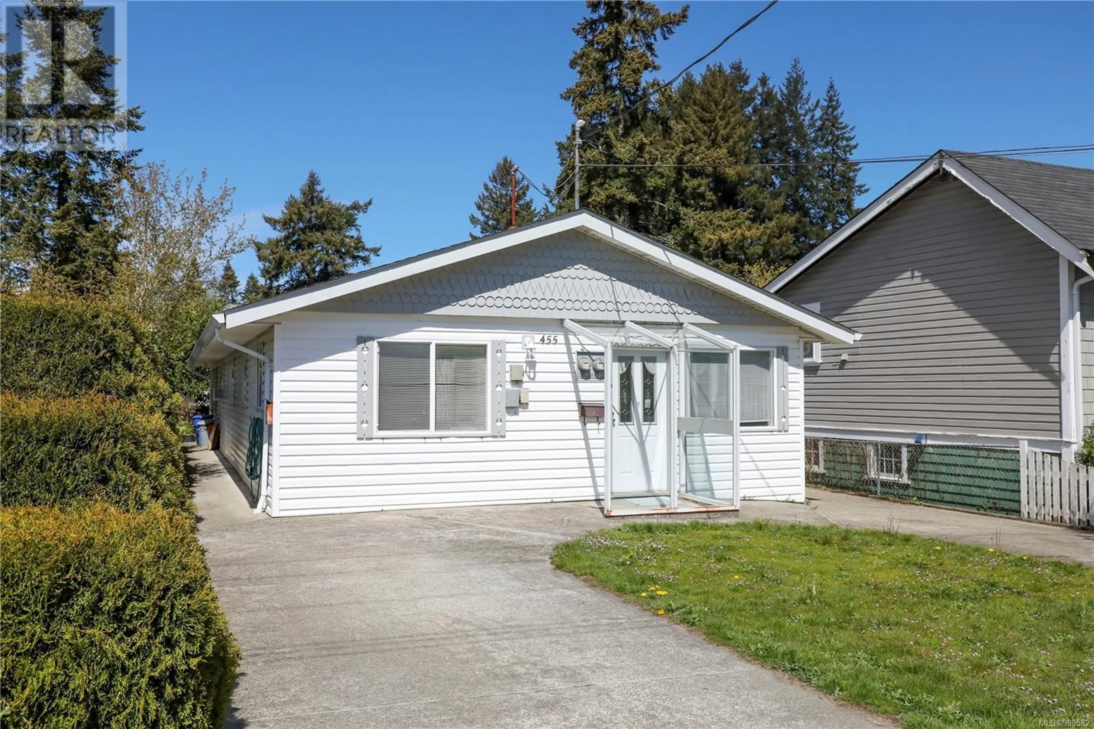 Frontside or backside of a home, cottage for 455 3rd St, Courtenay British Columbia V9N1E6