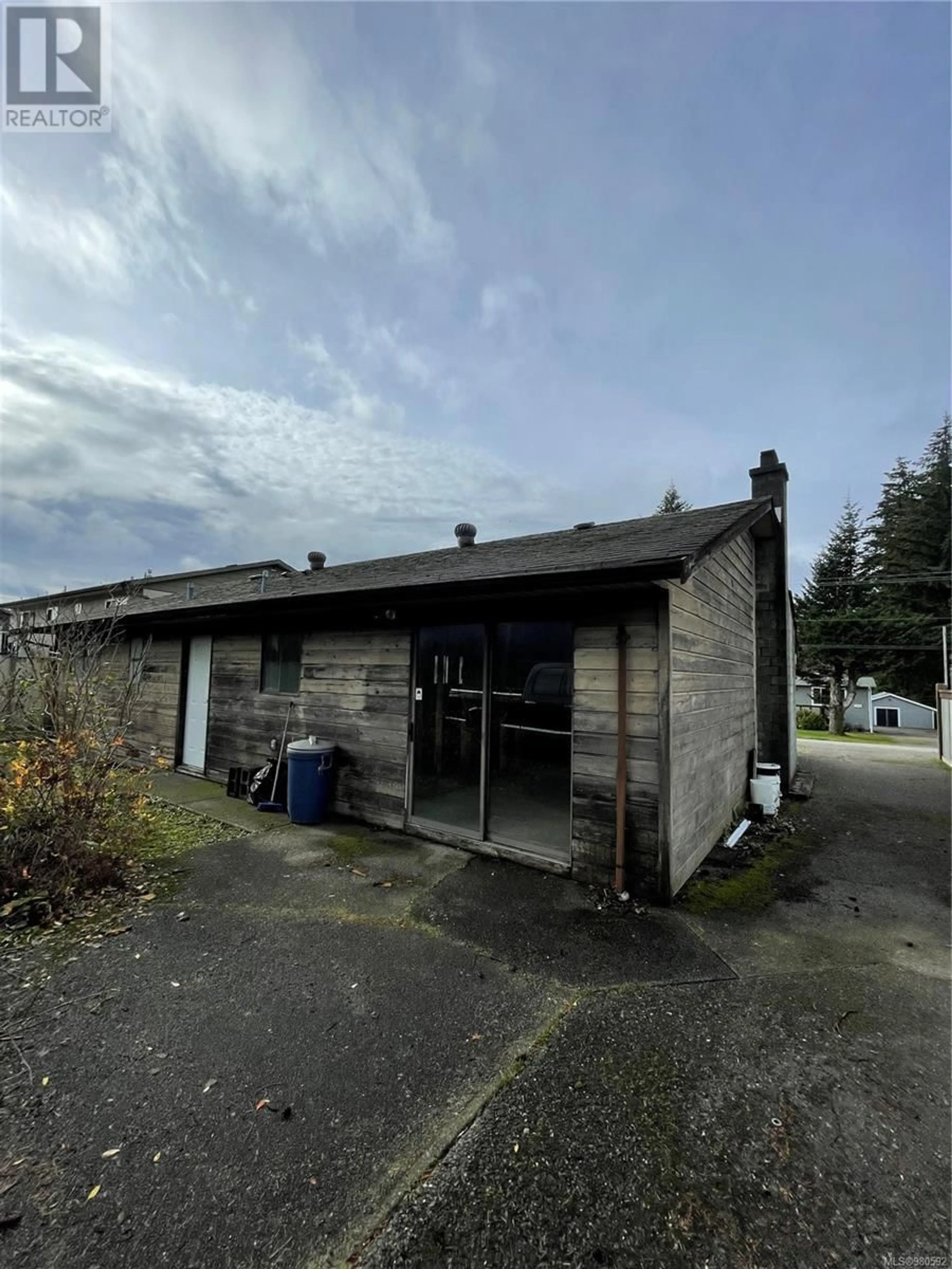 Shed for 451 McPhedran St, Campbell River British Columbia V9W6S5