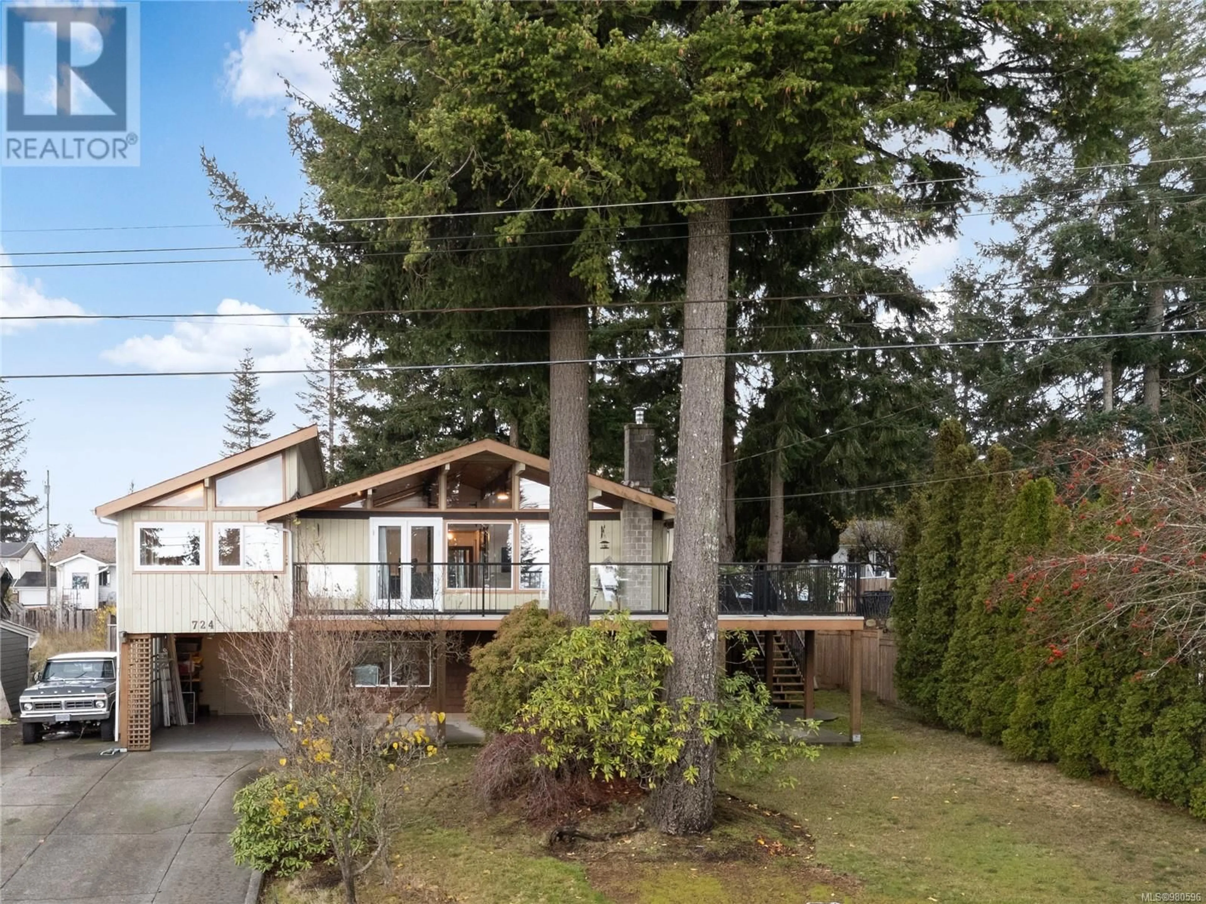 Frontside or backside of a home, cottage for 724 Nancy Greene Dr, Campbell River British Columbia V9W2A6