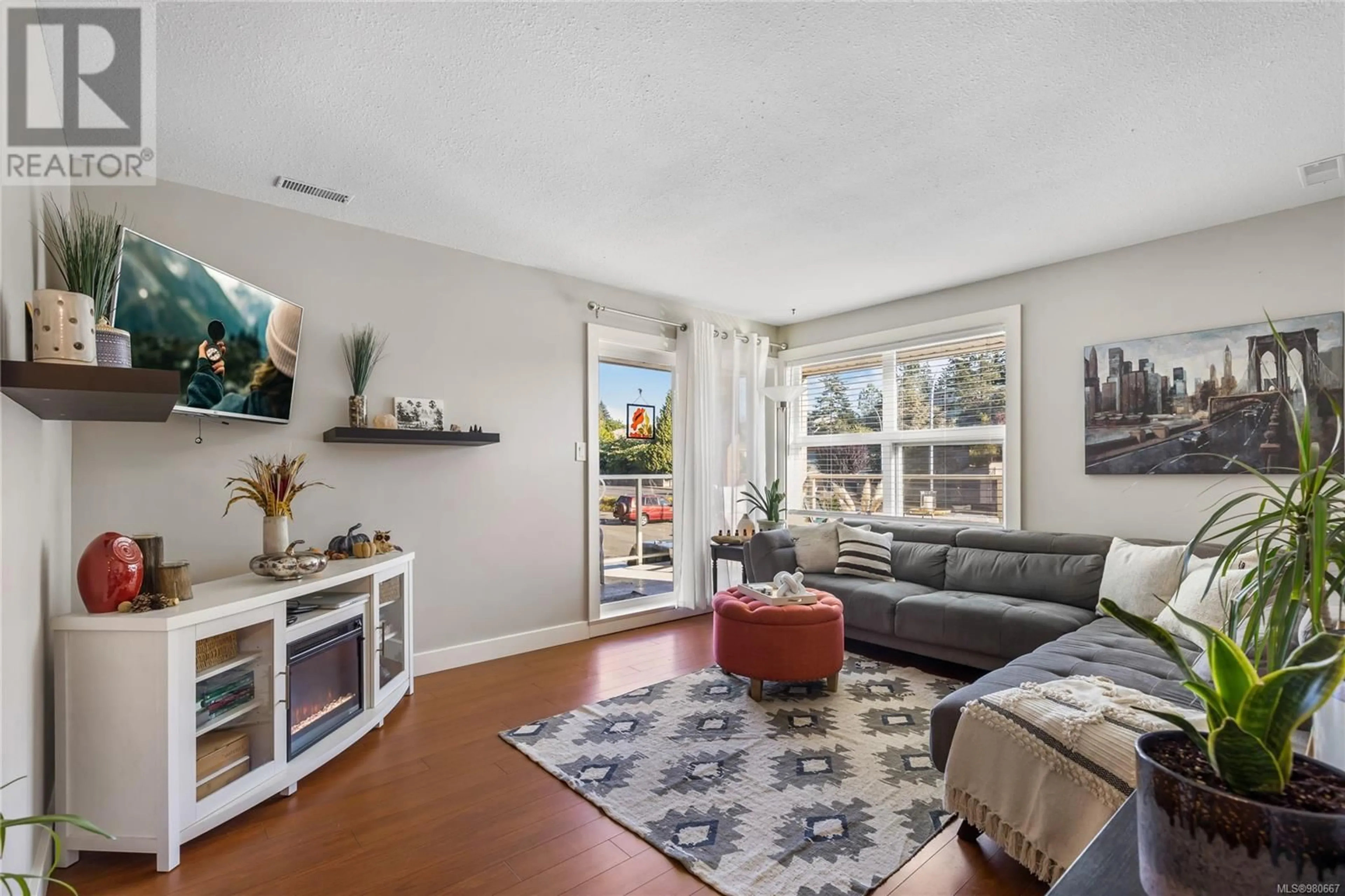 Living room, wood floors for 210 4701 Uplands Dr, Nanaimo British Columbia V9T5Y2