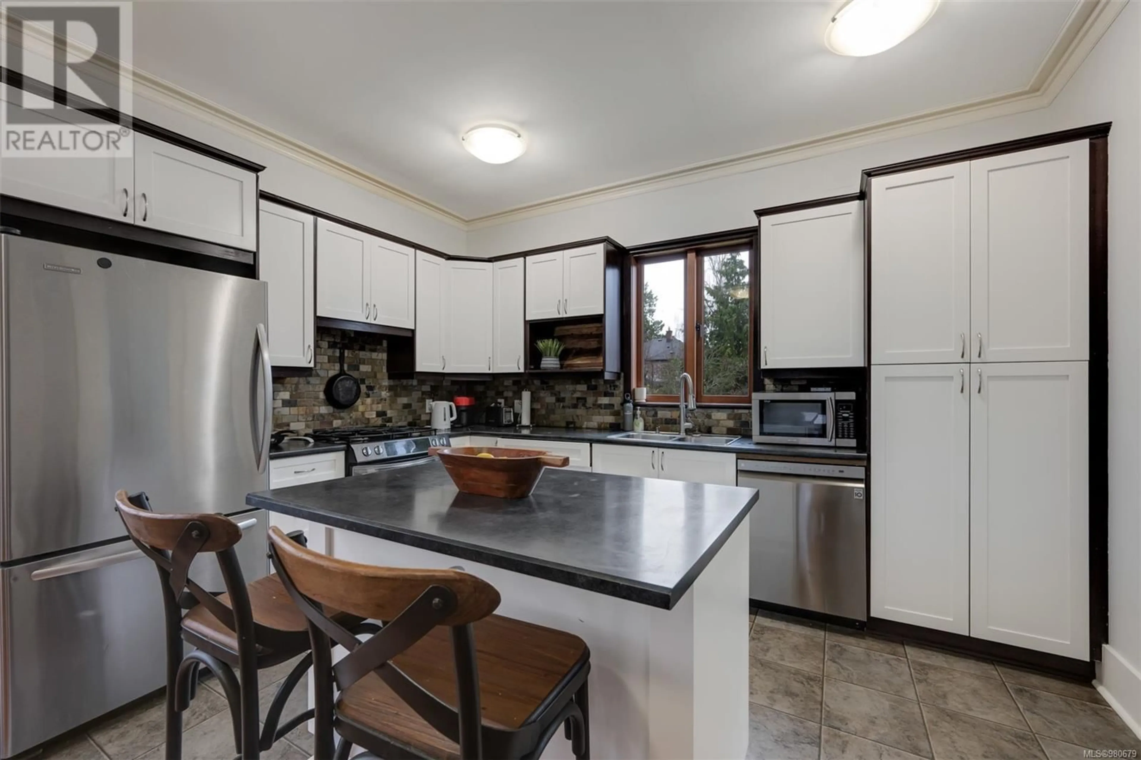 Standard kitchen, wood floors, cottage for 381 Obed Ave, Saanich British Columbia V9A1K3