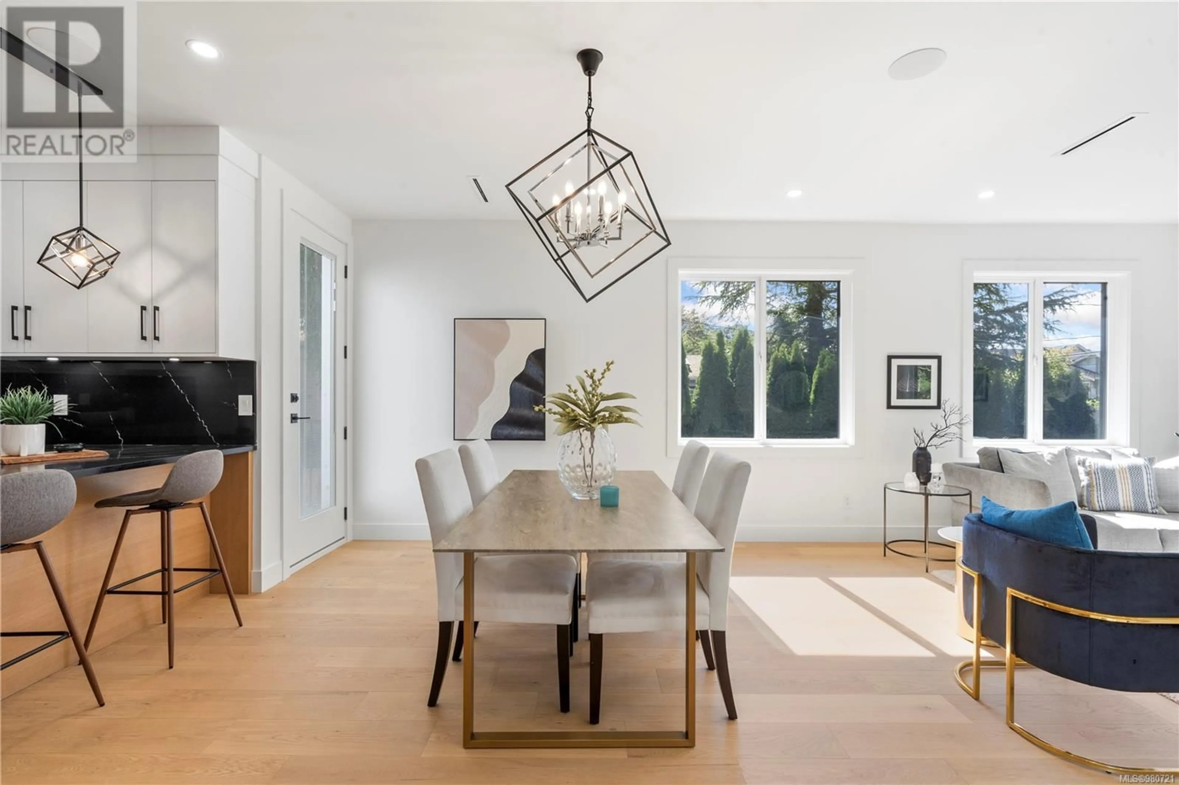 Dining room, wood floors, cottage for 931 Redfern St, Victoria British Columbia V8S4E7