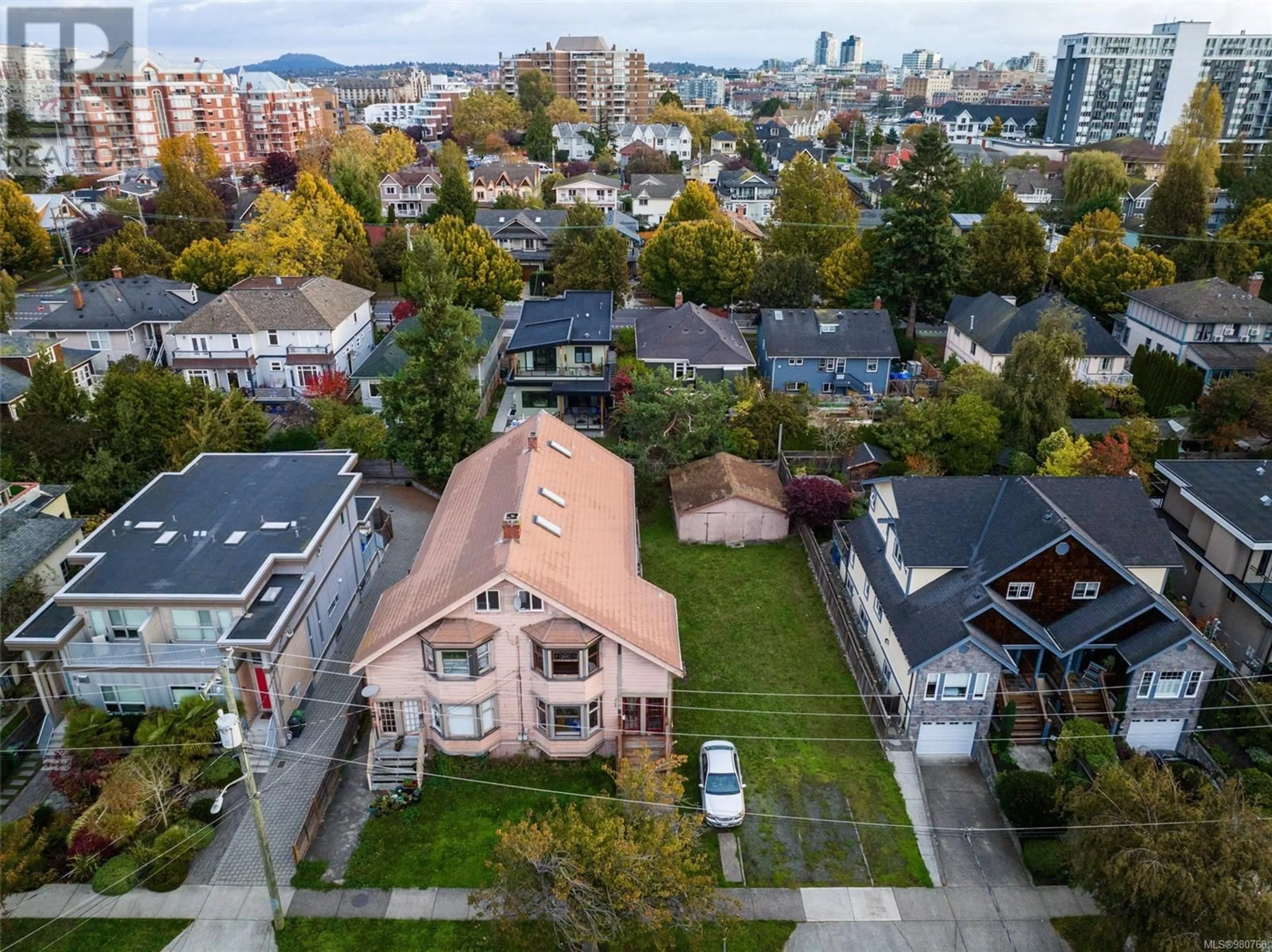 Frontside or backside of a home, the street view for 220 Michigan St, Victoria British Columbia V8V1R3