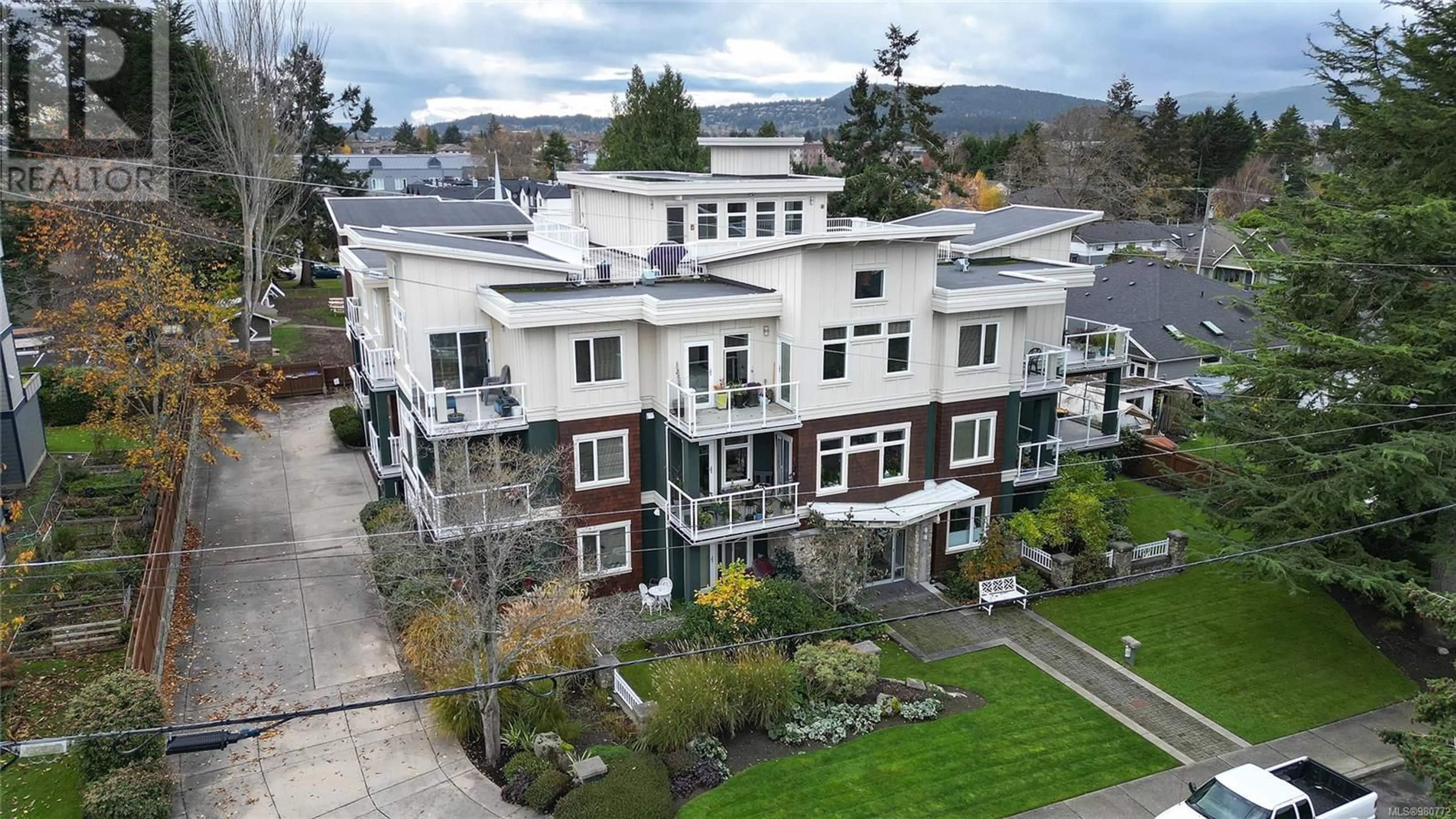 A pic from exterior of the house or condo, the front or back of building for 201 2415 Amherst Ave, Sidney British Columbia V8L2H1