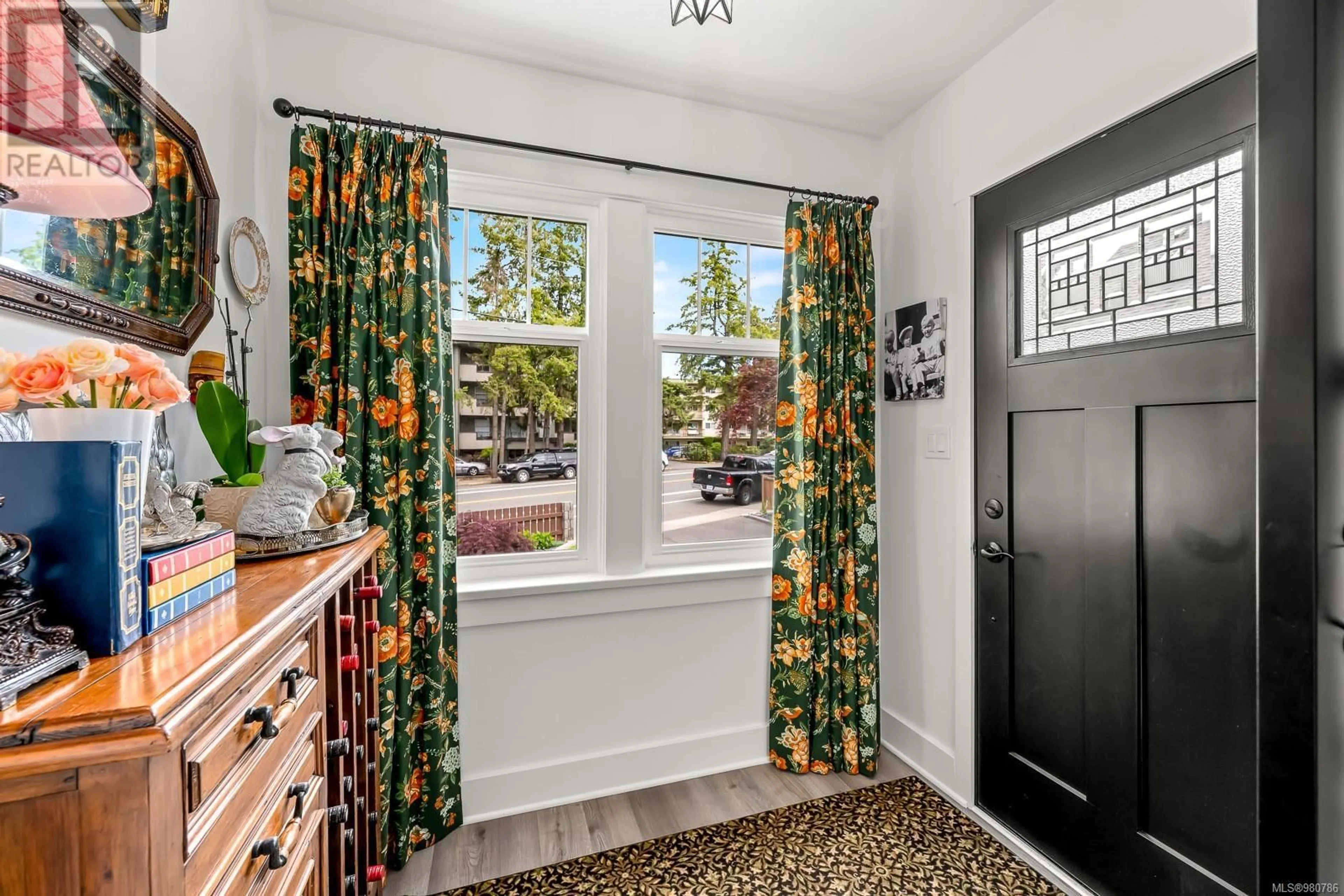 Indoor entryway, wood floors for 1040 Cumberland Rd, Courtenay British Columbia V9N2E6