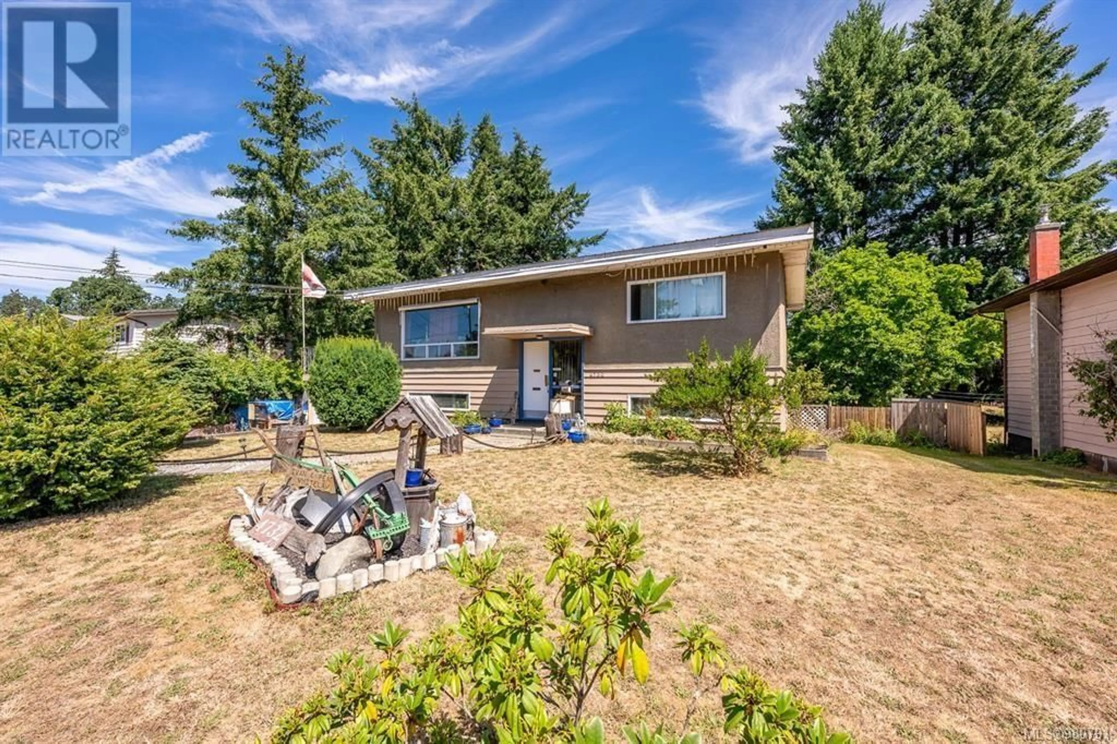 A pic from exterior of the house or condo, the fenced backyard for 4732 Oakridge Dr, Courtenay British Columbia V9N6A8