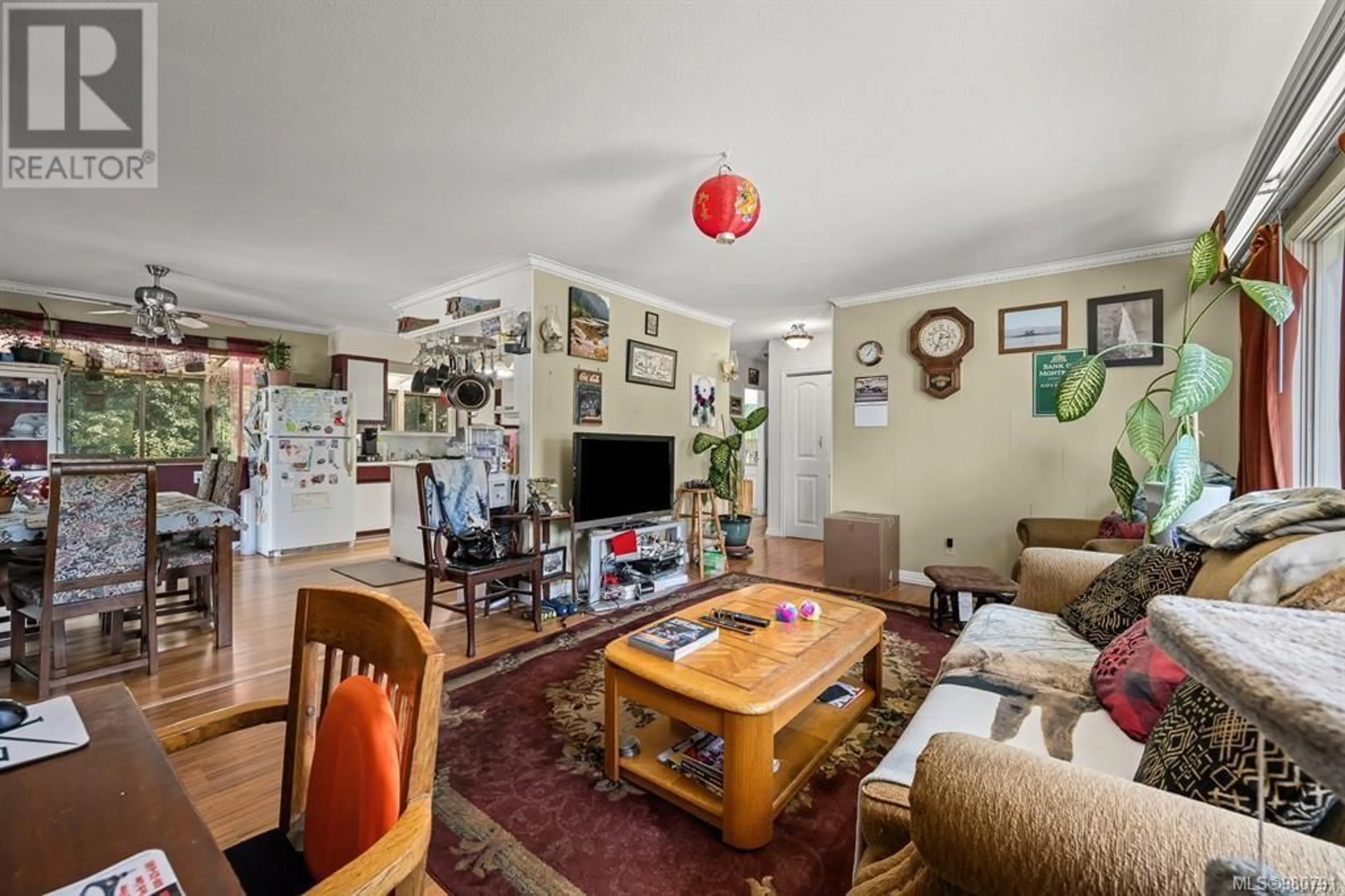 Living room, wood floors for 4732 Oakridge Dr, Courtenay British Columbia V9N6A8