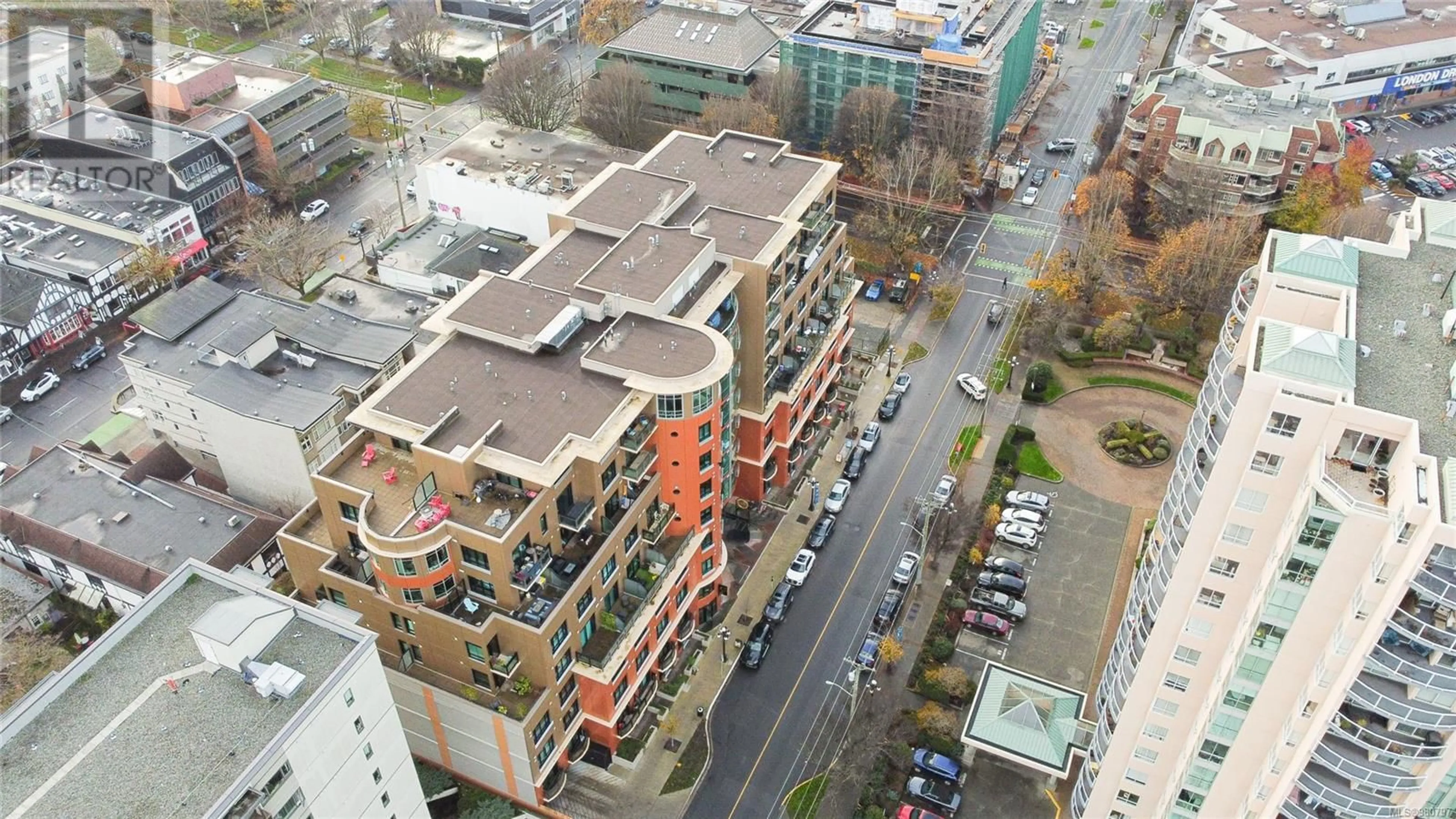 A pic from exterior of the house or condo, the street view for 822 1029 View St, Victoria British Columbia V8V0C9