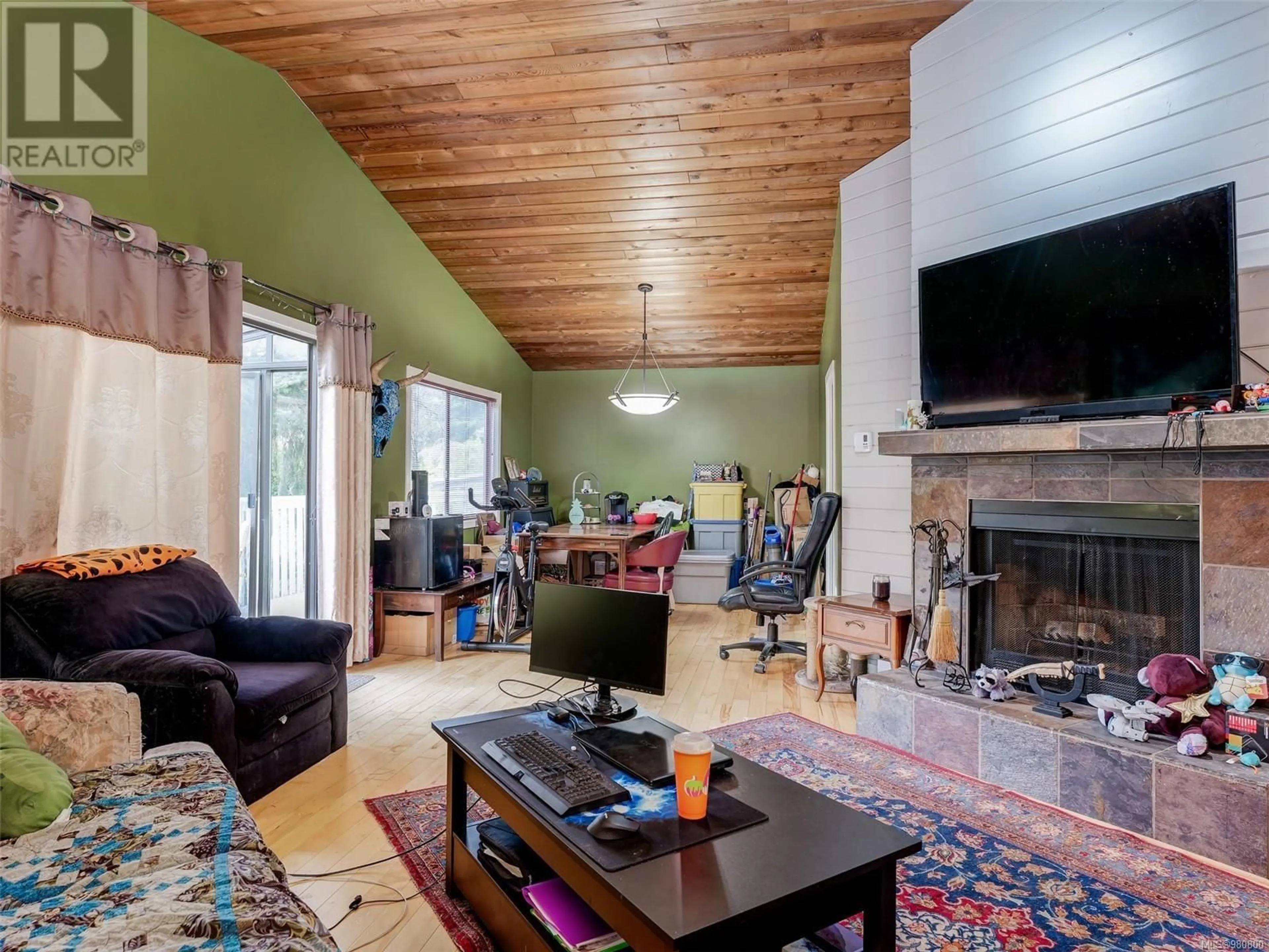 Living room, wood floors for 1544 Granada Cres, Saanich British Columbia V8N2B8