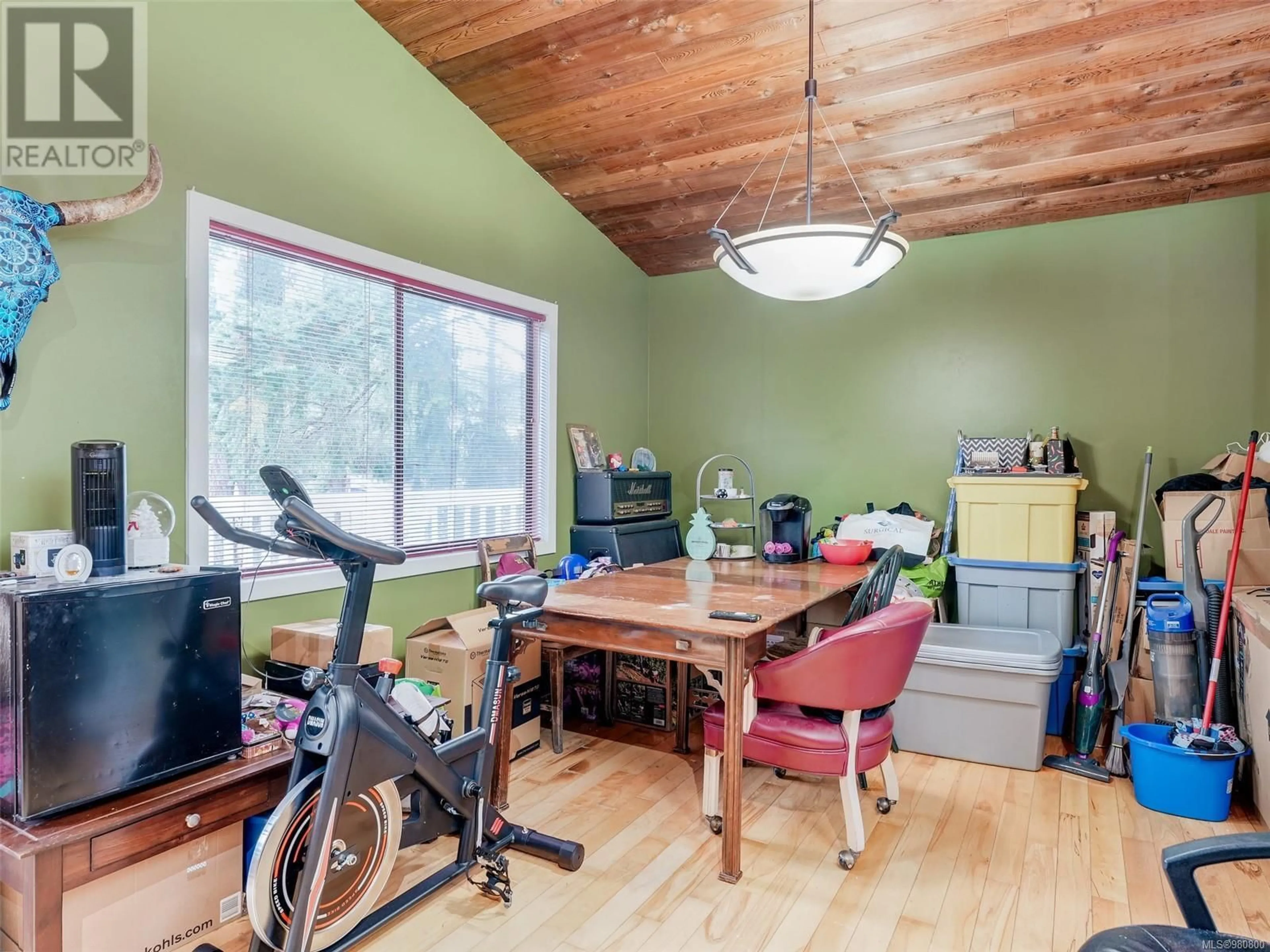 Gym or fitness room, wood floors for 1544 Granada Cres, Saanich British Columbia V8N2B8