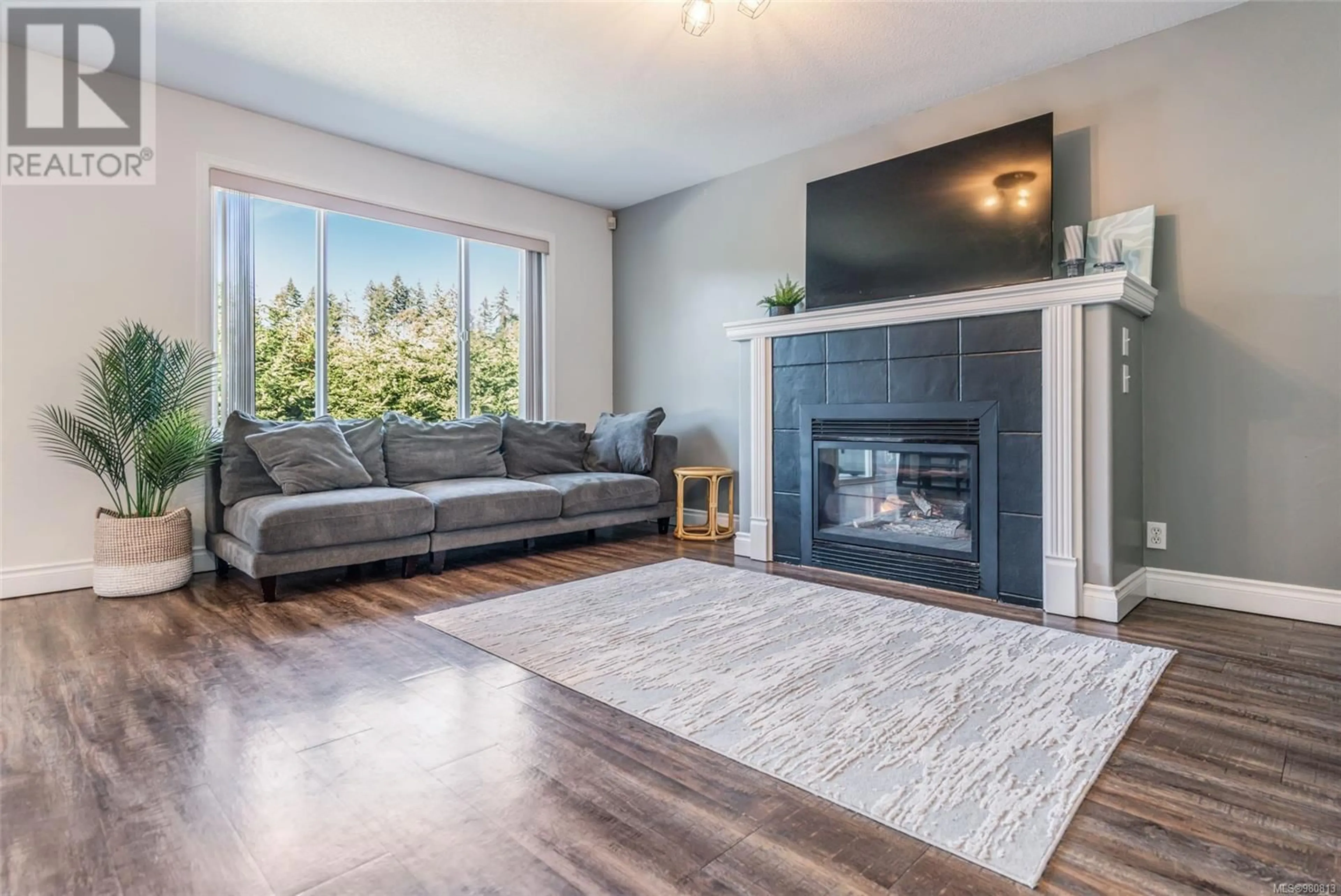 Living room, wood floors for 5790 Brookwood Dr, Nanaimo British Columbia V9T6J5