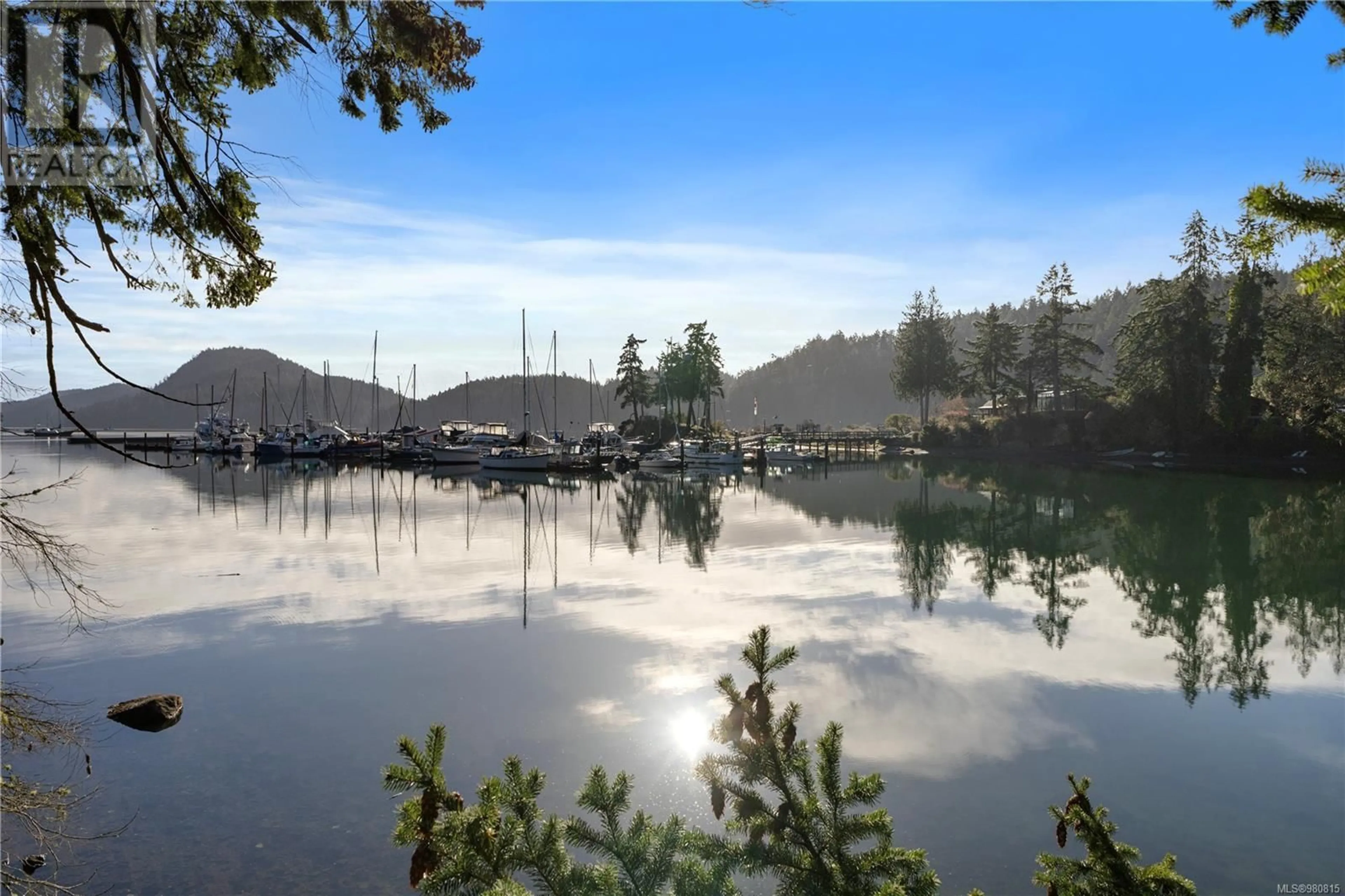 Patio, lake for 4602 Pecos Rd, Pender Island British Columbia V0N2M1