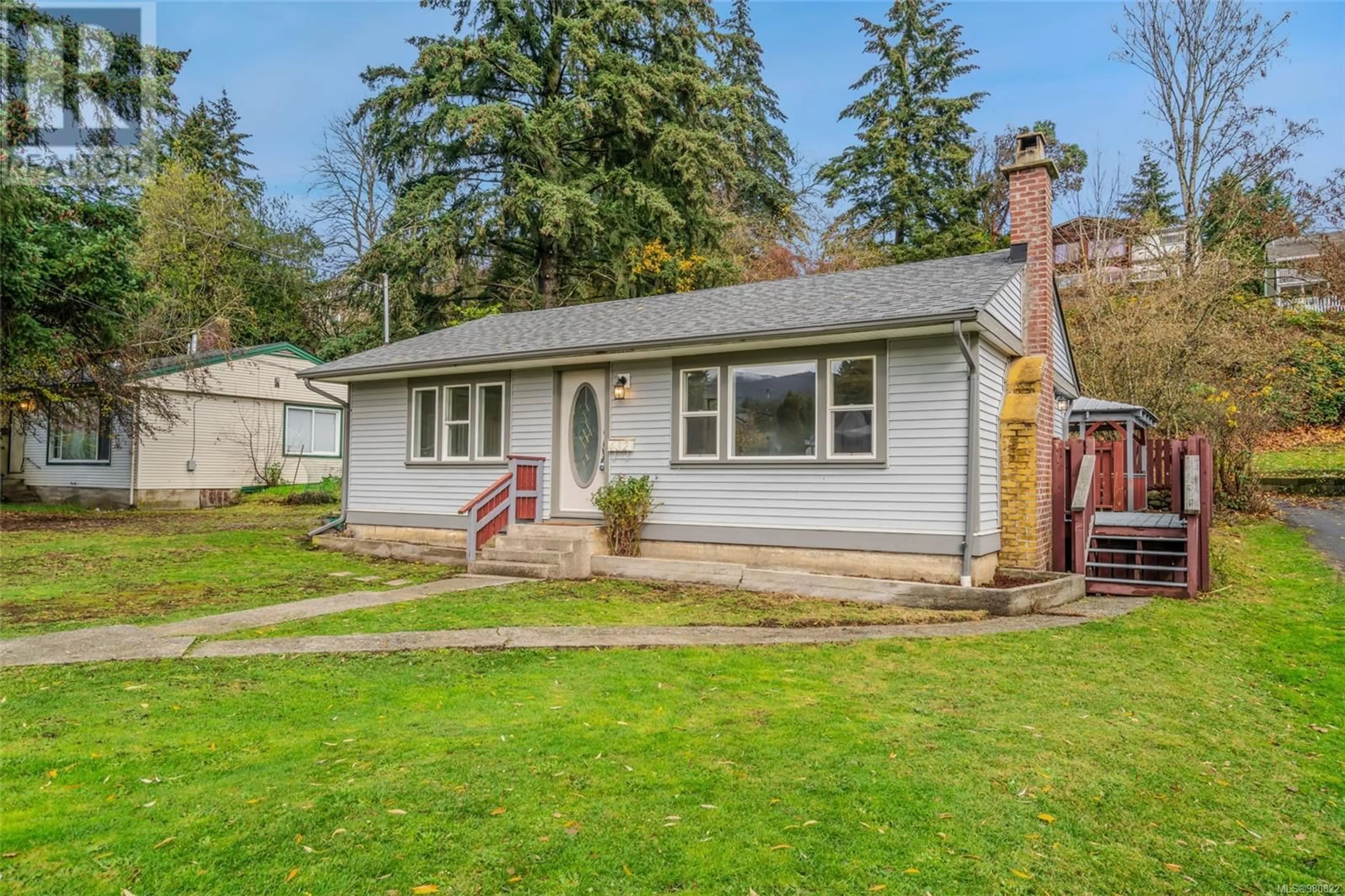 Frontside or backside of a home, cottage for 432 Pine St, Nanaimo British Columbia V9R2C2