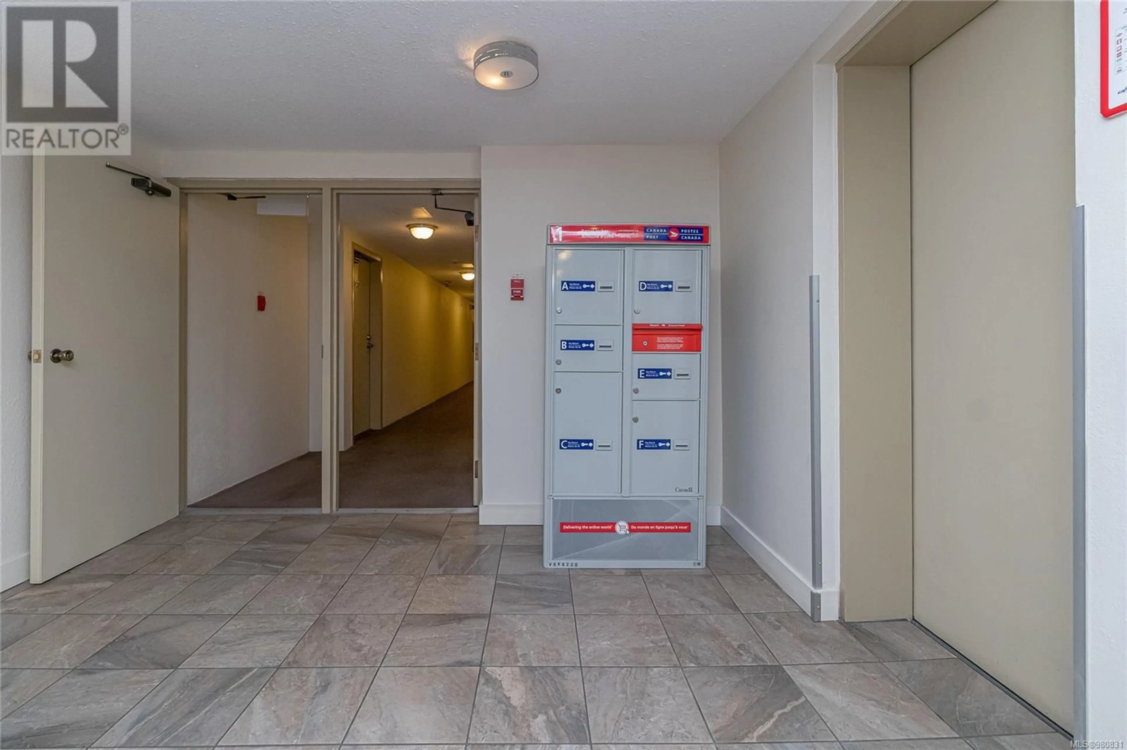 Indoor foyer, unknown floor for 506 3252 Glasgow Ave, Saanich British Columbia V8X1M2