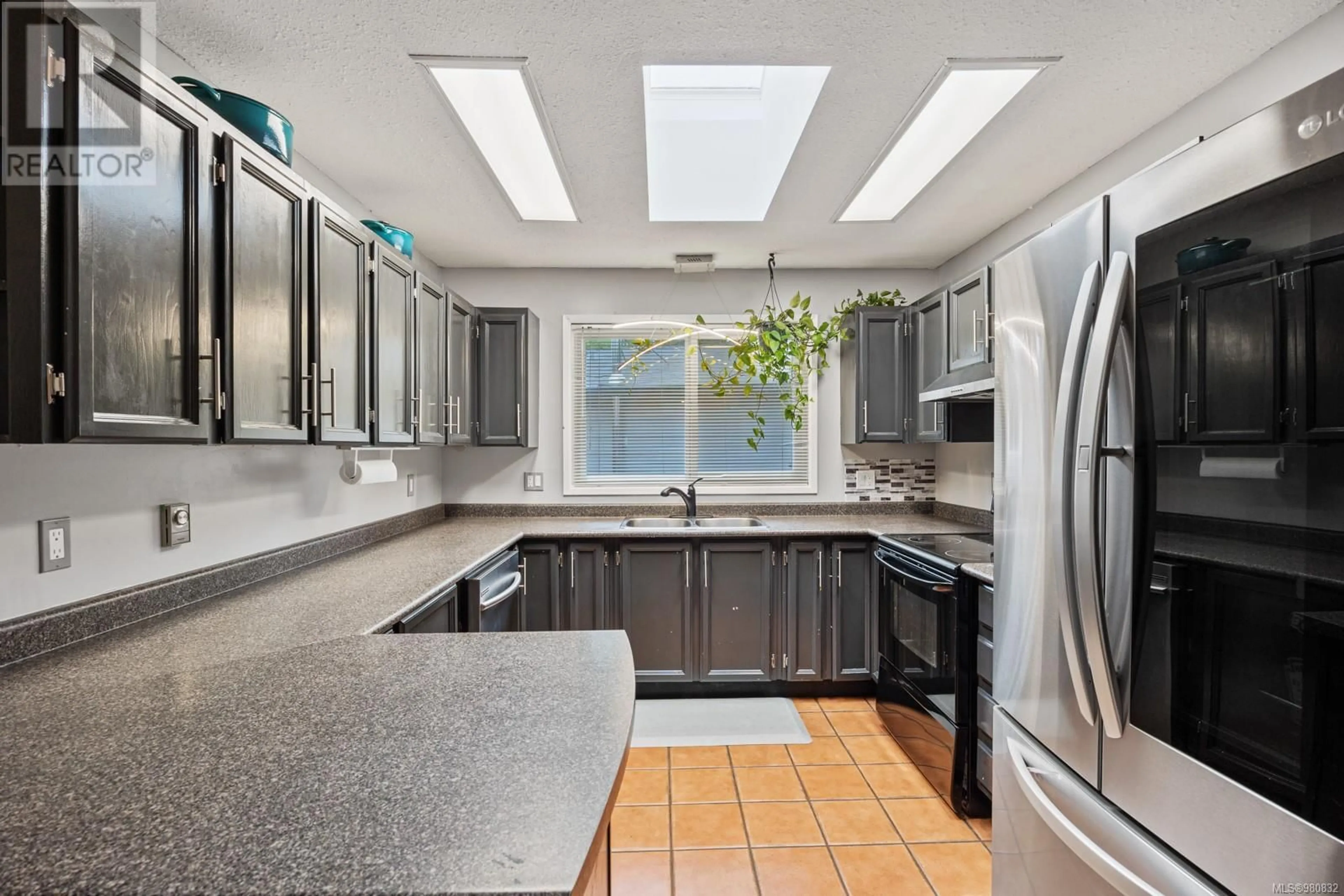 Standard kitchen, ceramic floors, cottage for 2325 Strathcona Cres, Comox British Columbia V9M1K2