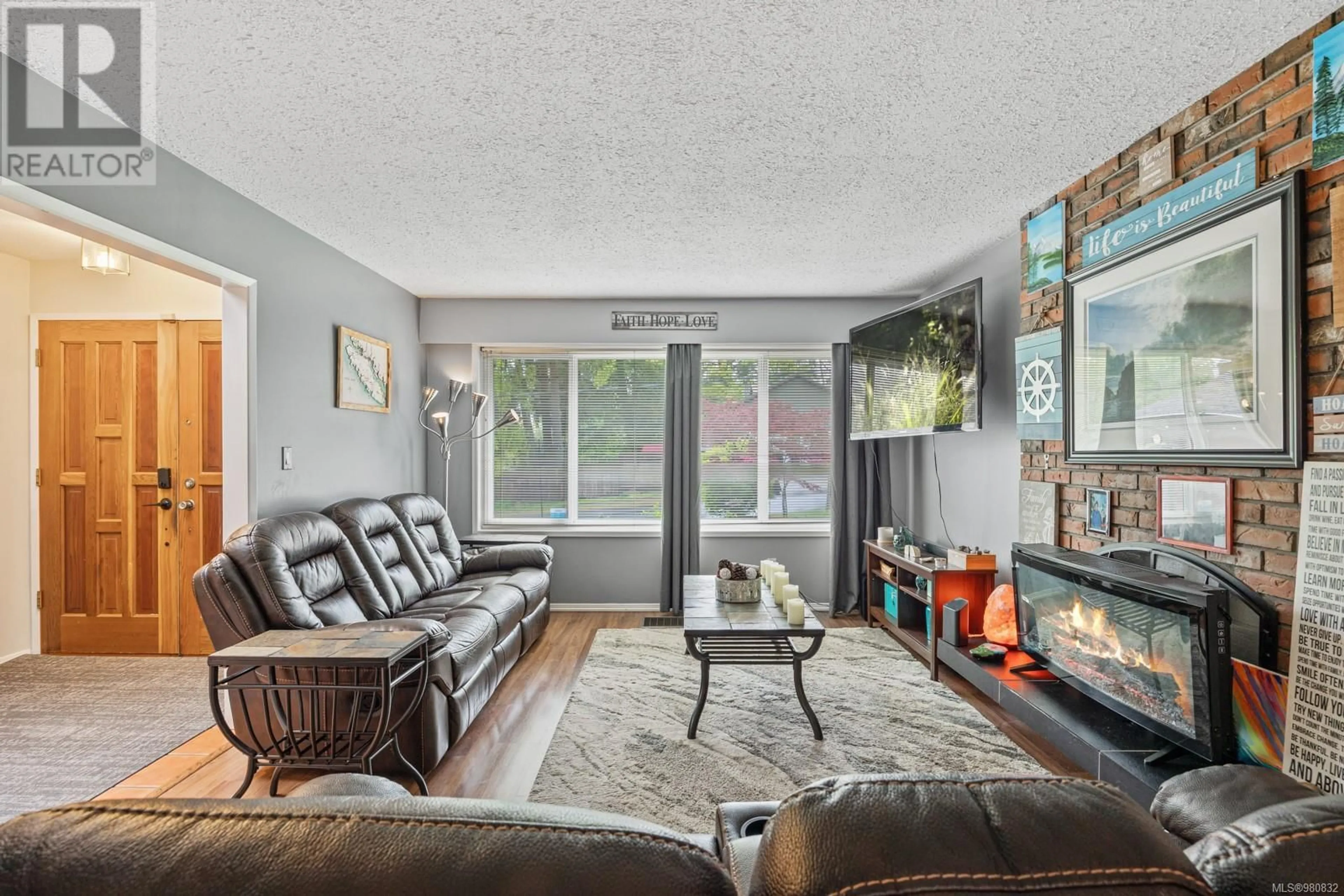 Living room, carpet floors for 2325 Strathcona Cres, Comox British Columbia V9M1K2