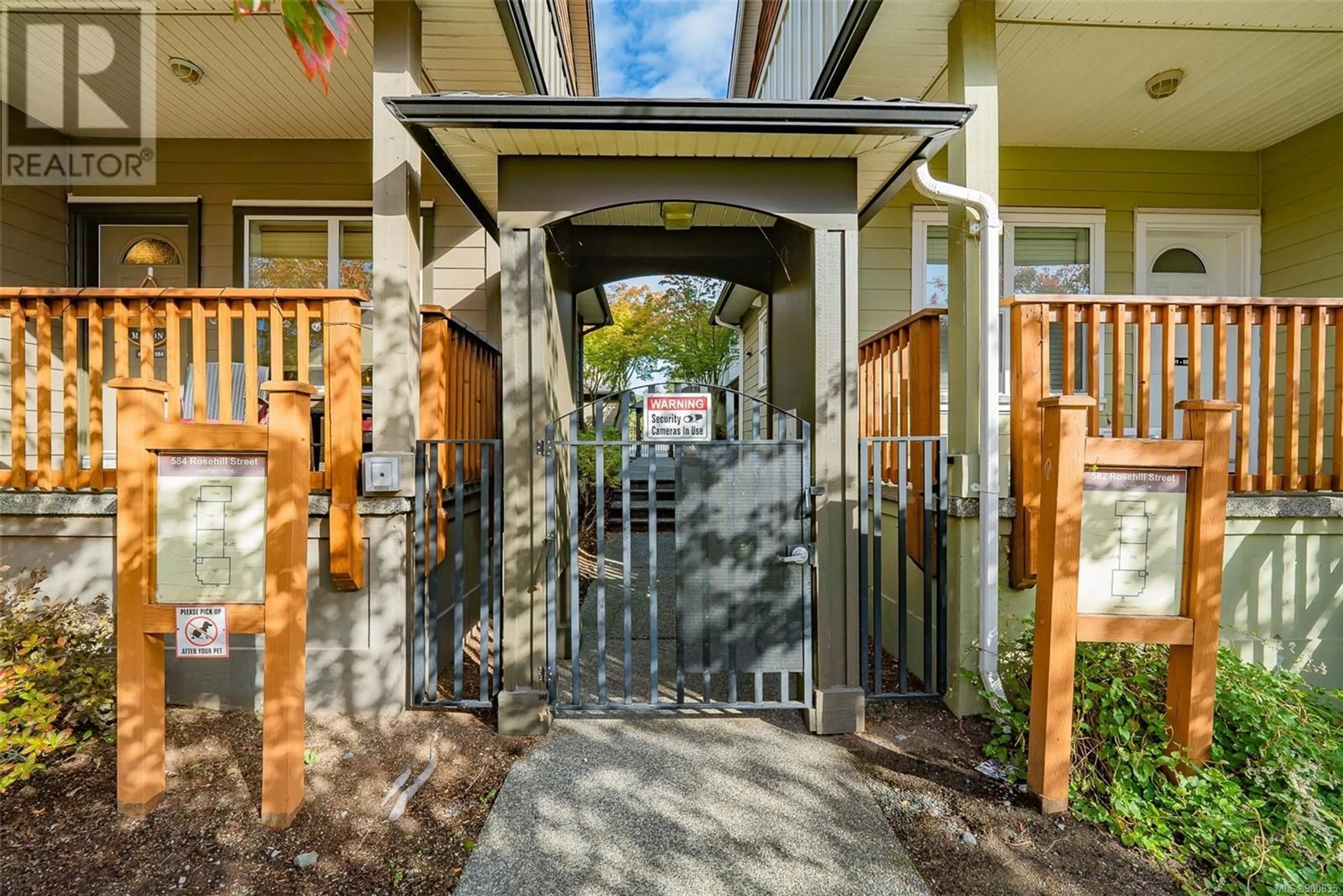 Indoor entryway for 103 582 Rosehill St, Nanaimo British Columbia V9S1H6