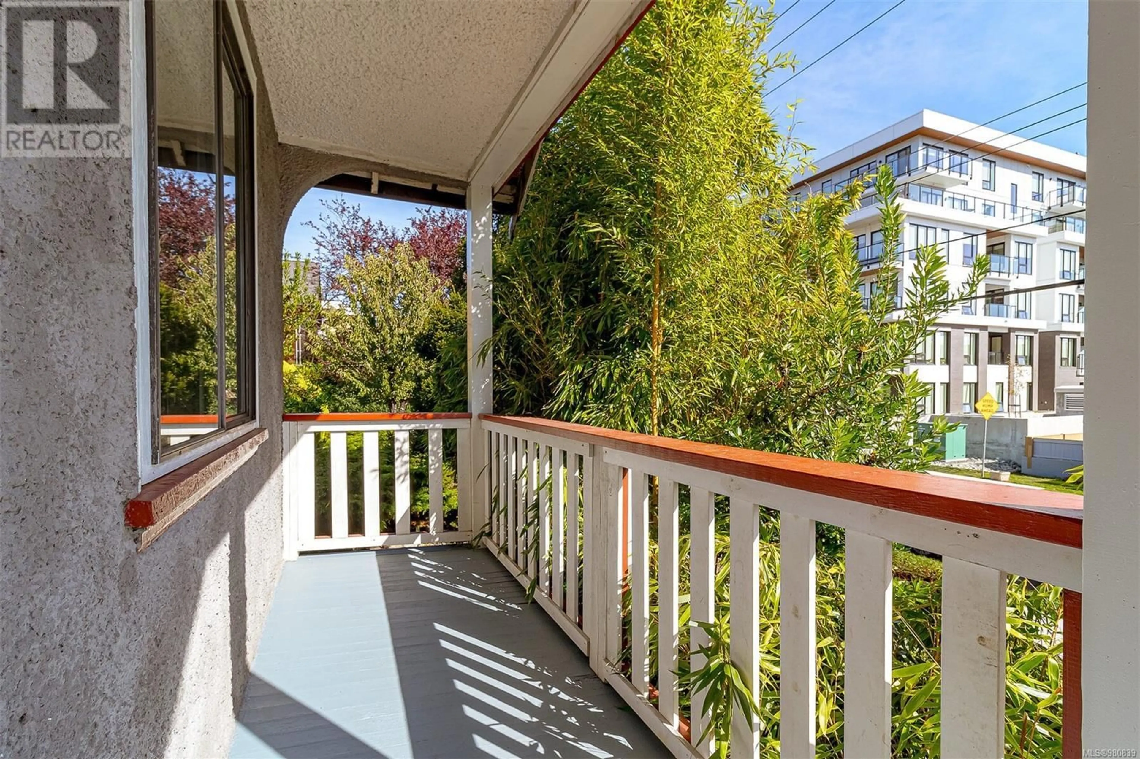 Balcony in the apartment, the fenced backyard for 888 Dunsmuir Rd, Esquimalt British Columbia V9A5B7