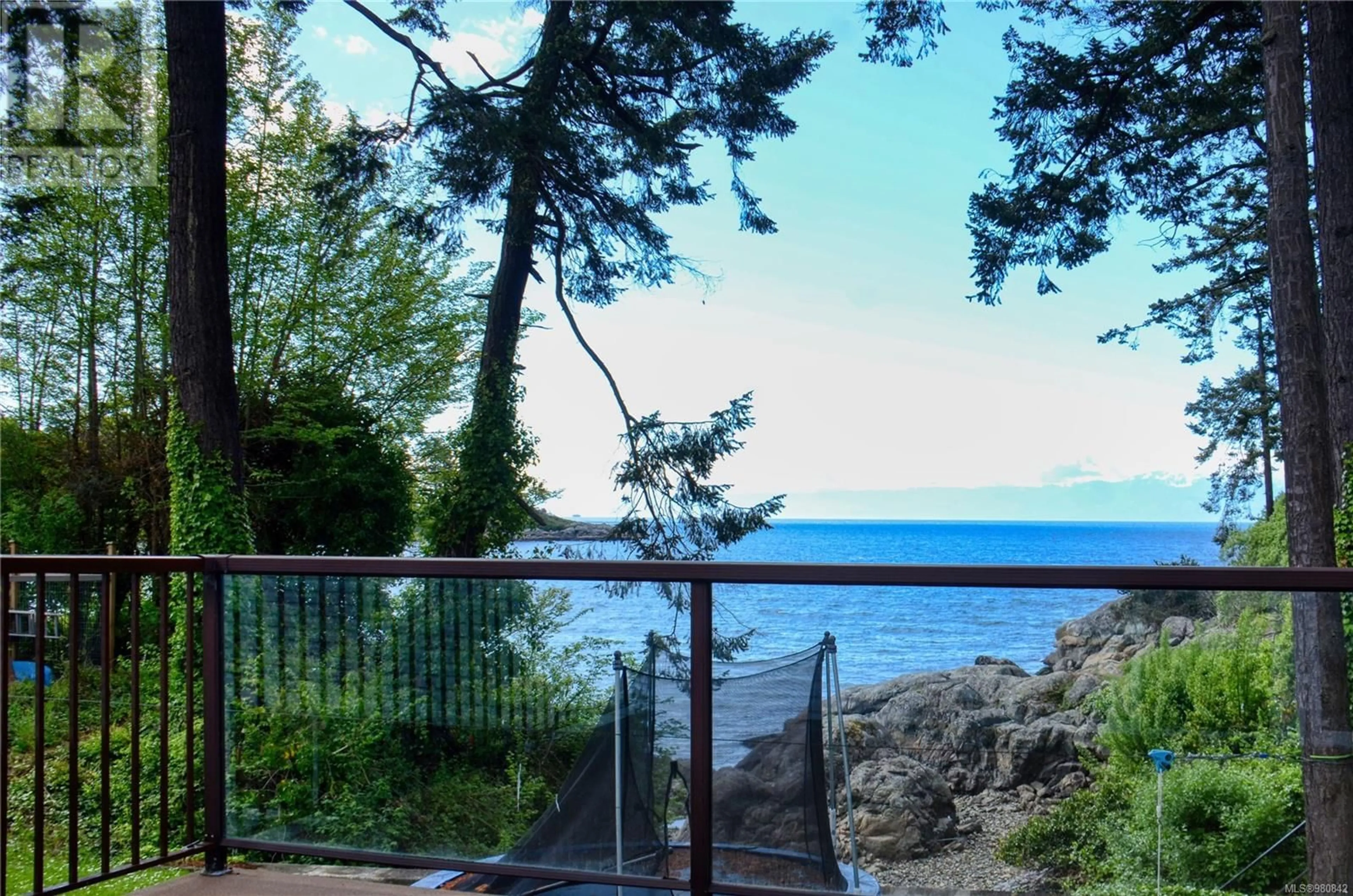 Patio, lake for 445 Grafton St, Esquimalt British Columbia V9A6S4